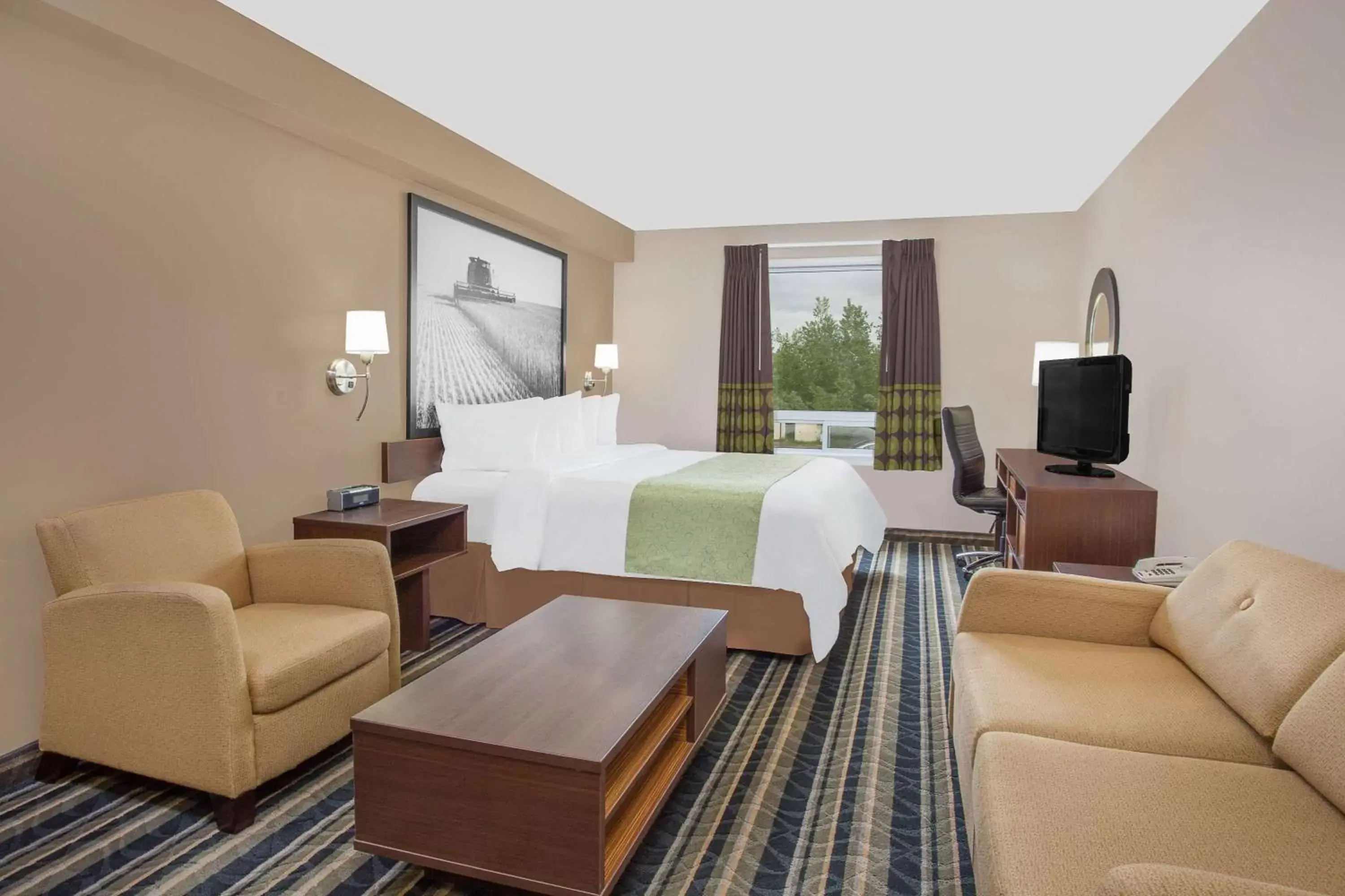 Business King Room in Super 8 by Wyndham Brandon MB