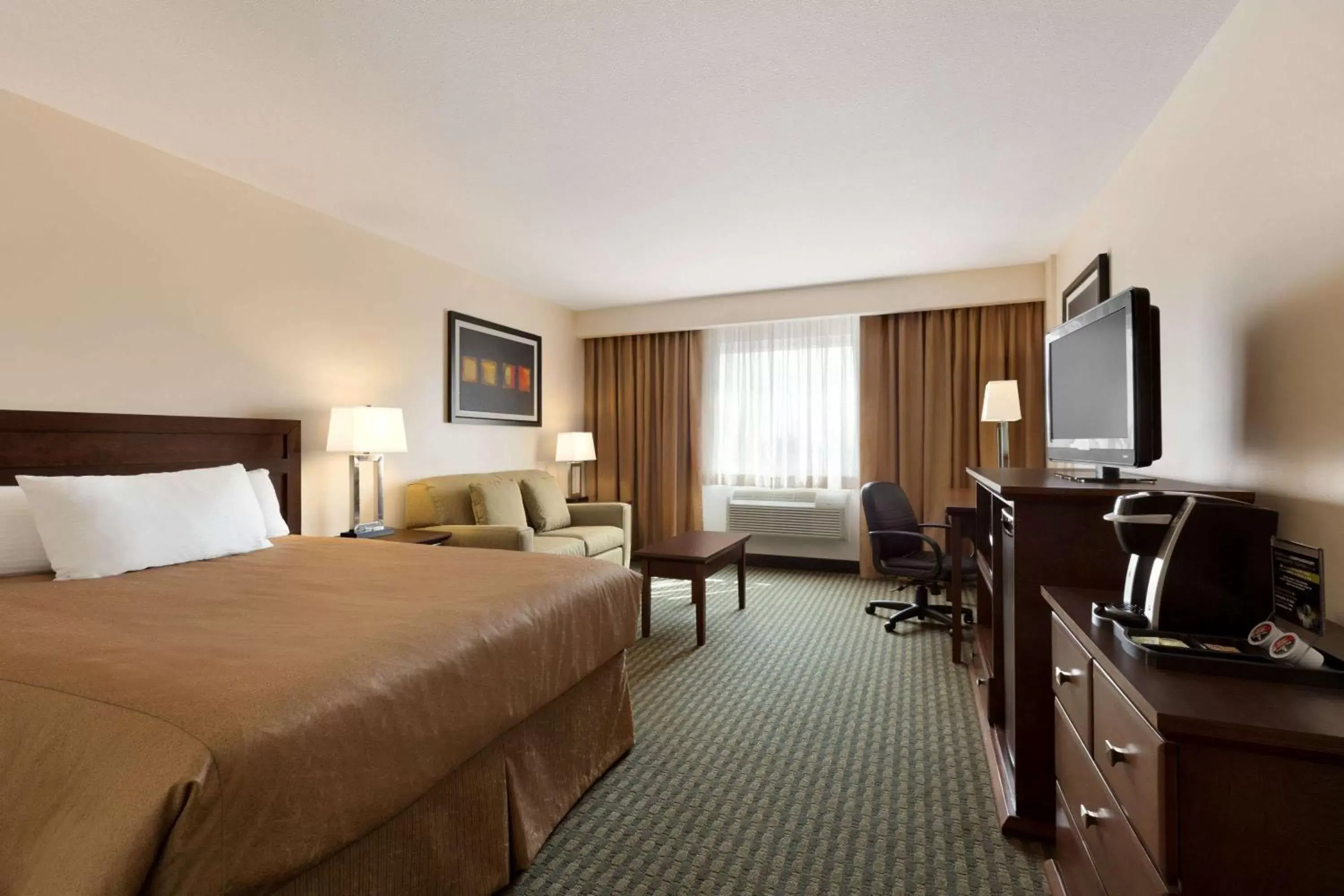 Photo of the whole room, TV/Entertainment Center in Travelodge Hotel by Wyndham Weyburn