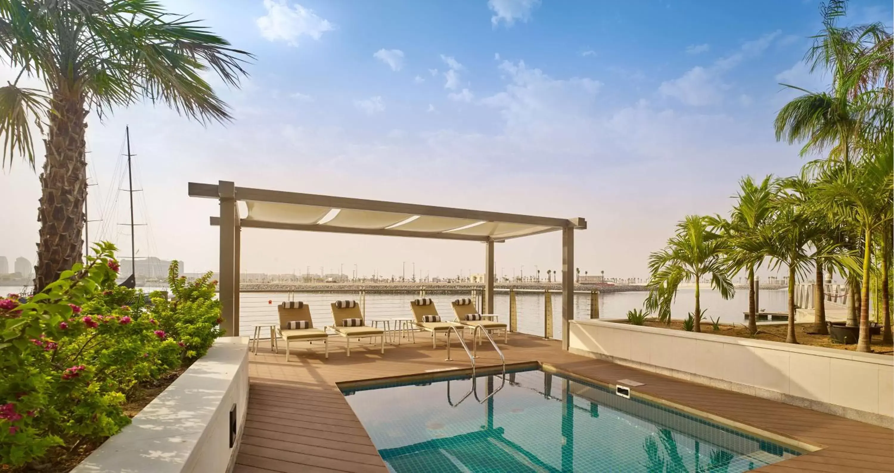 Swimming pool in Grand Hyatt Abu Dhabi Hotel & Residences Emirates Pearl Swimming pool in Grand Hyatt Abu Dhabi Hotel & Residences Emirates Pearl