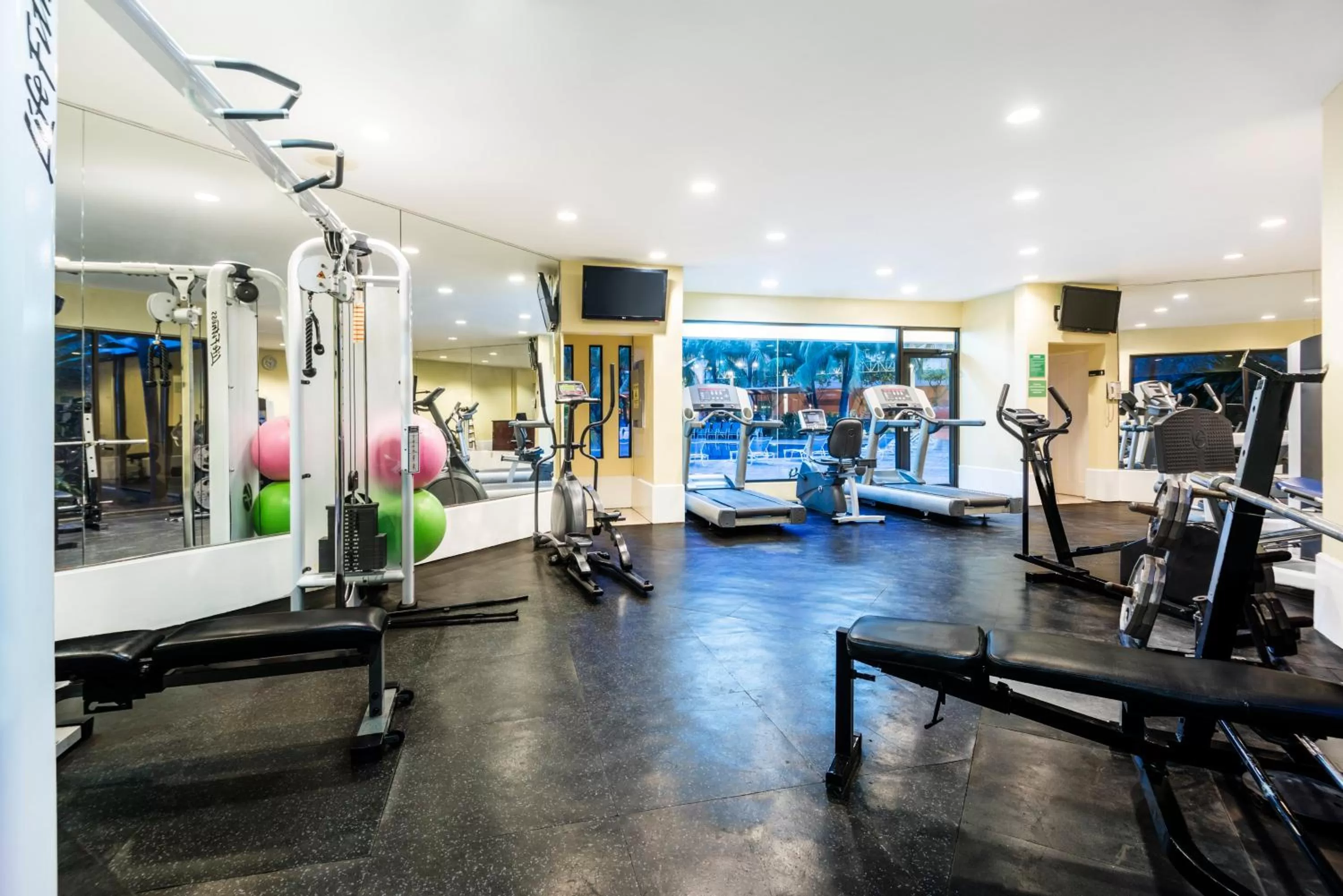 Fitness centre/facilities in Holiday Inn Convention Center by IHG