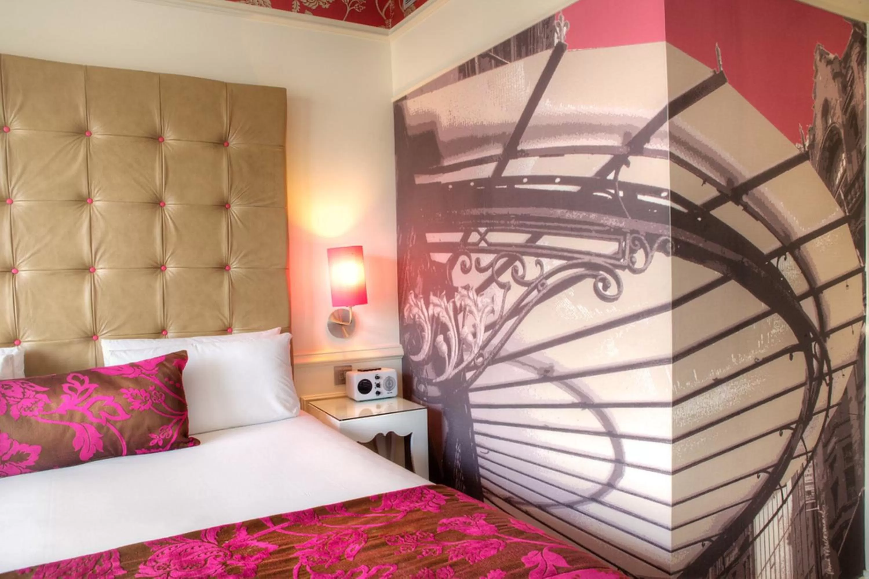 Photo of the whole room, Bed in Hotel Indigo Glasgow by IHG