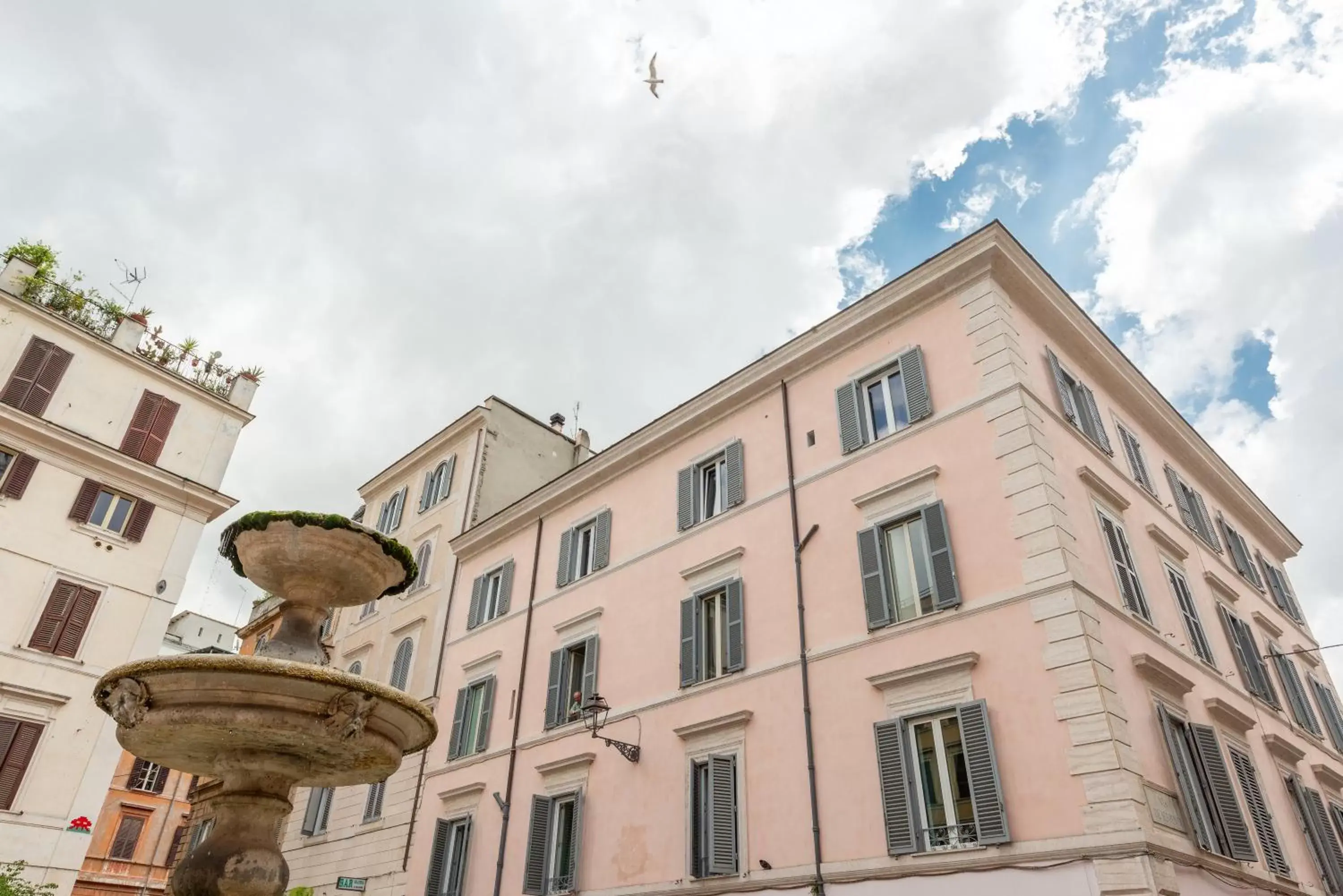 Facade/entrance, Property Building in Buonanotte Colosseo
