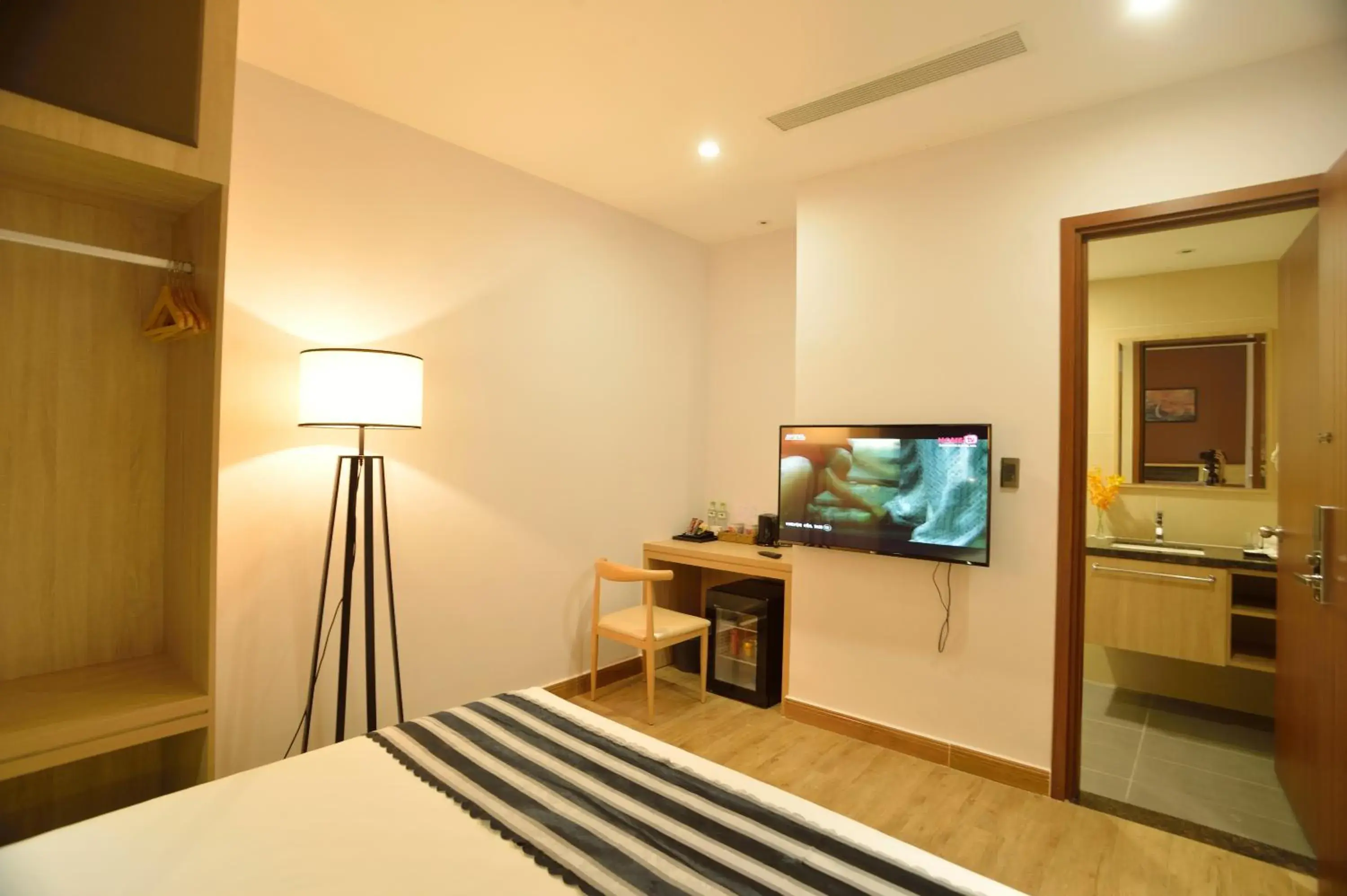 Bedroom, TV/Entertainment Center in Aiden Saigon Hotel
