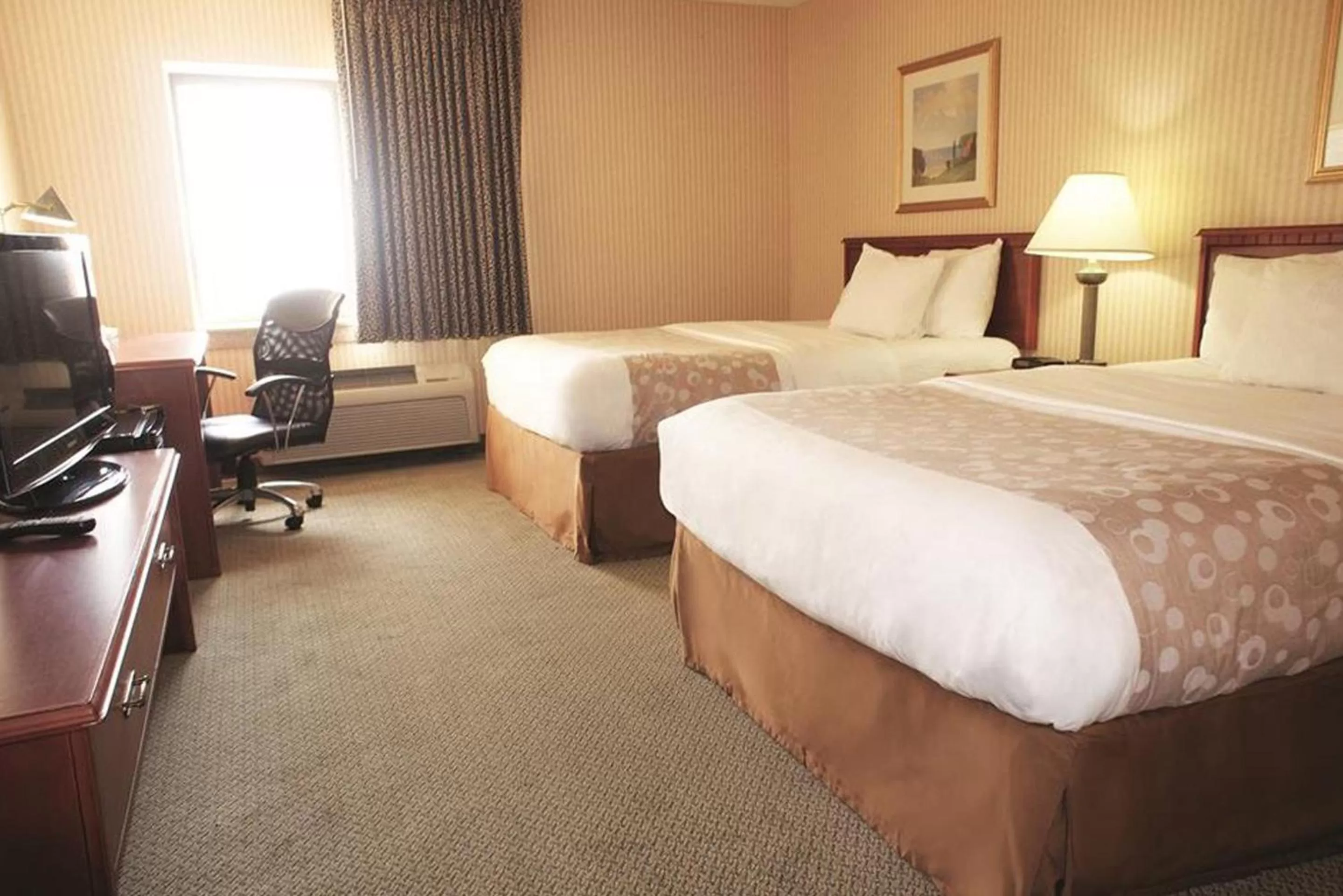 Bedroom, Bed in La Quinta Inn by Wyndham Detroit Southgate