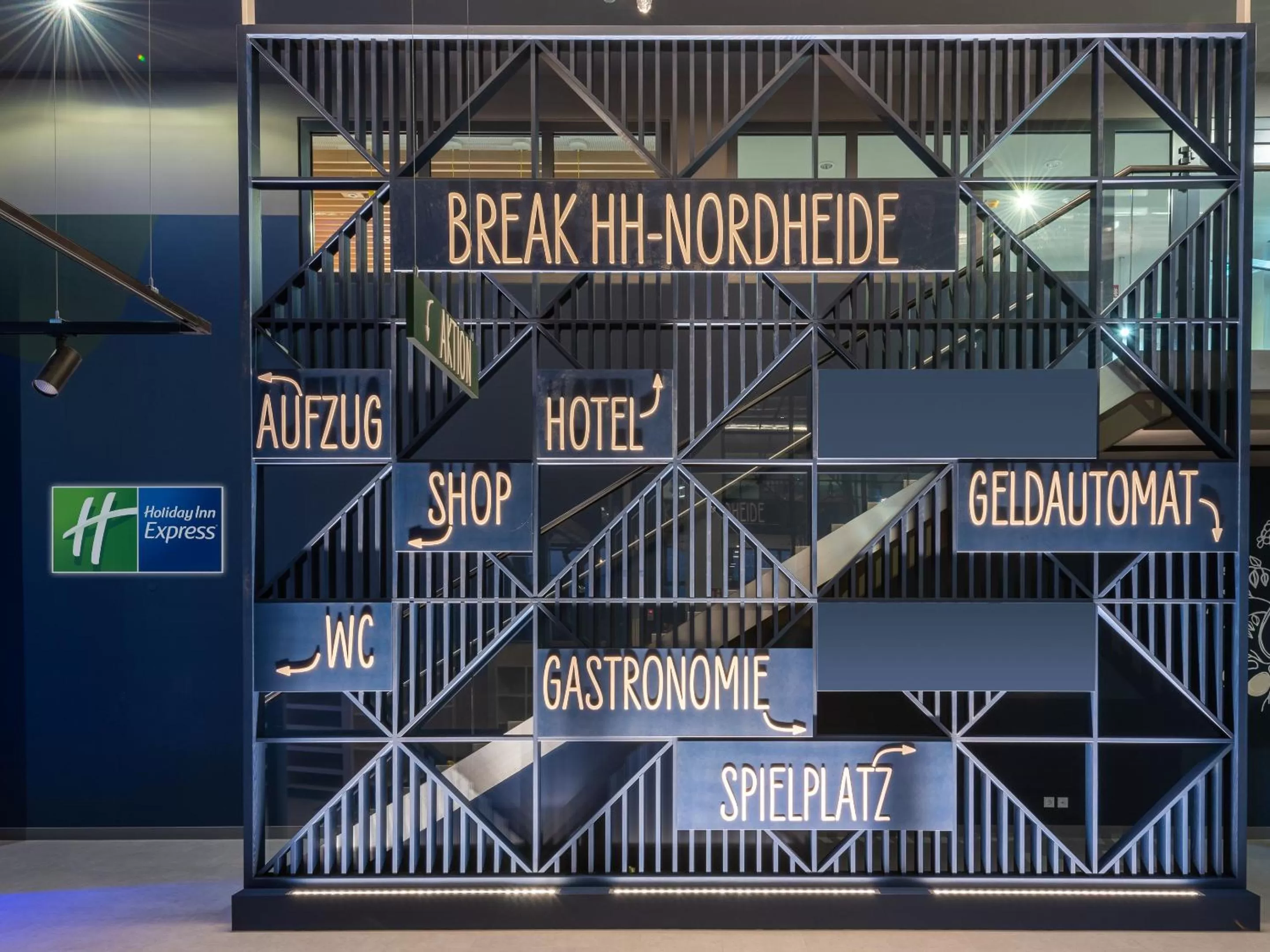 Logo/Certificate/Sign in Holiday Inn Express - Hamburg South A7-AS42 by IHG