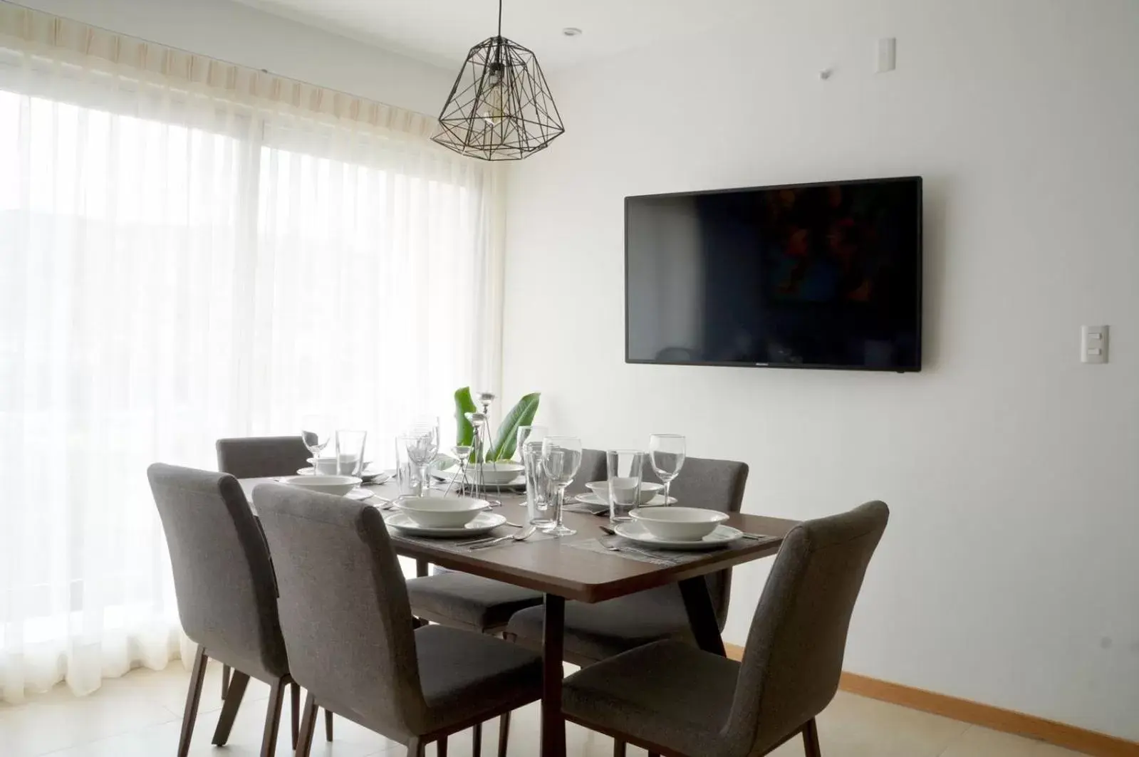 Dining Area in Metropolitan Suites