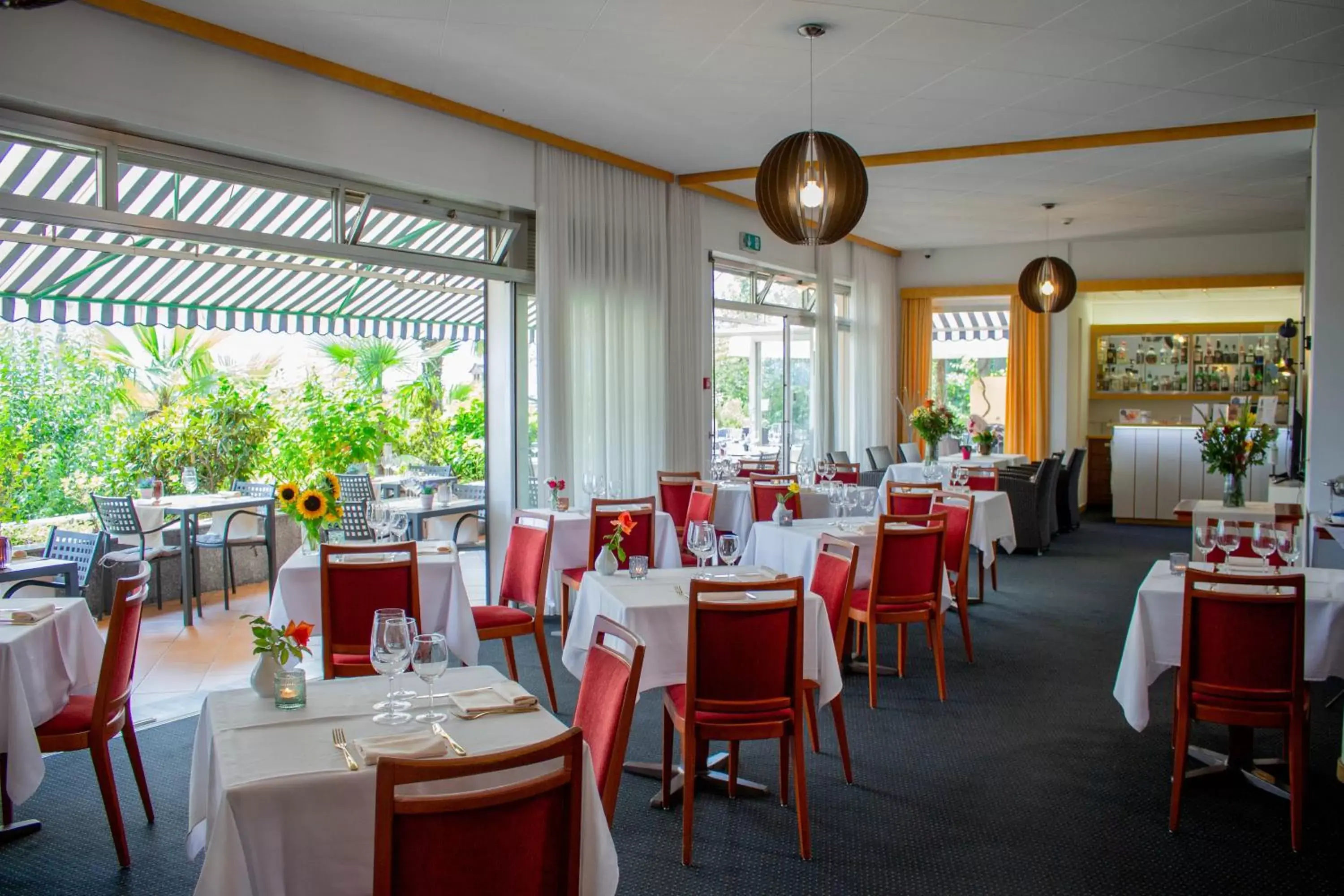 Restaurant/Places to Eat in Hotel La Perla