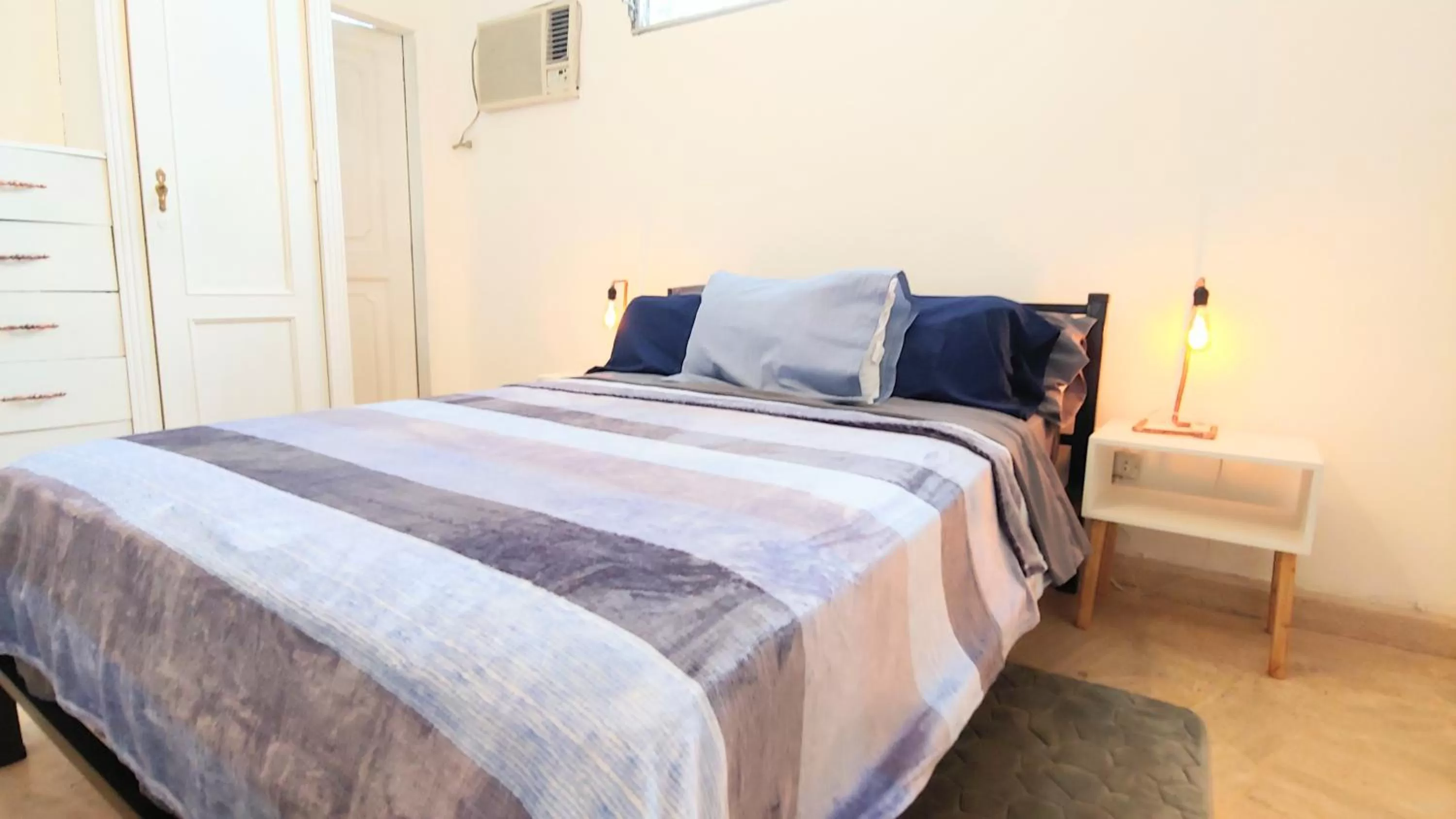 Bed in Pepe's House Guayaquil I Self Check-In MicroHotel