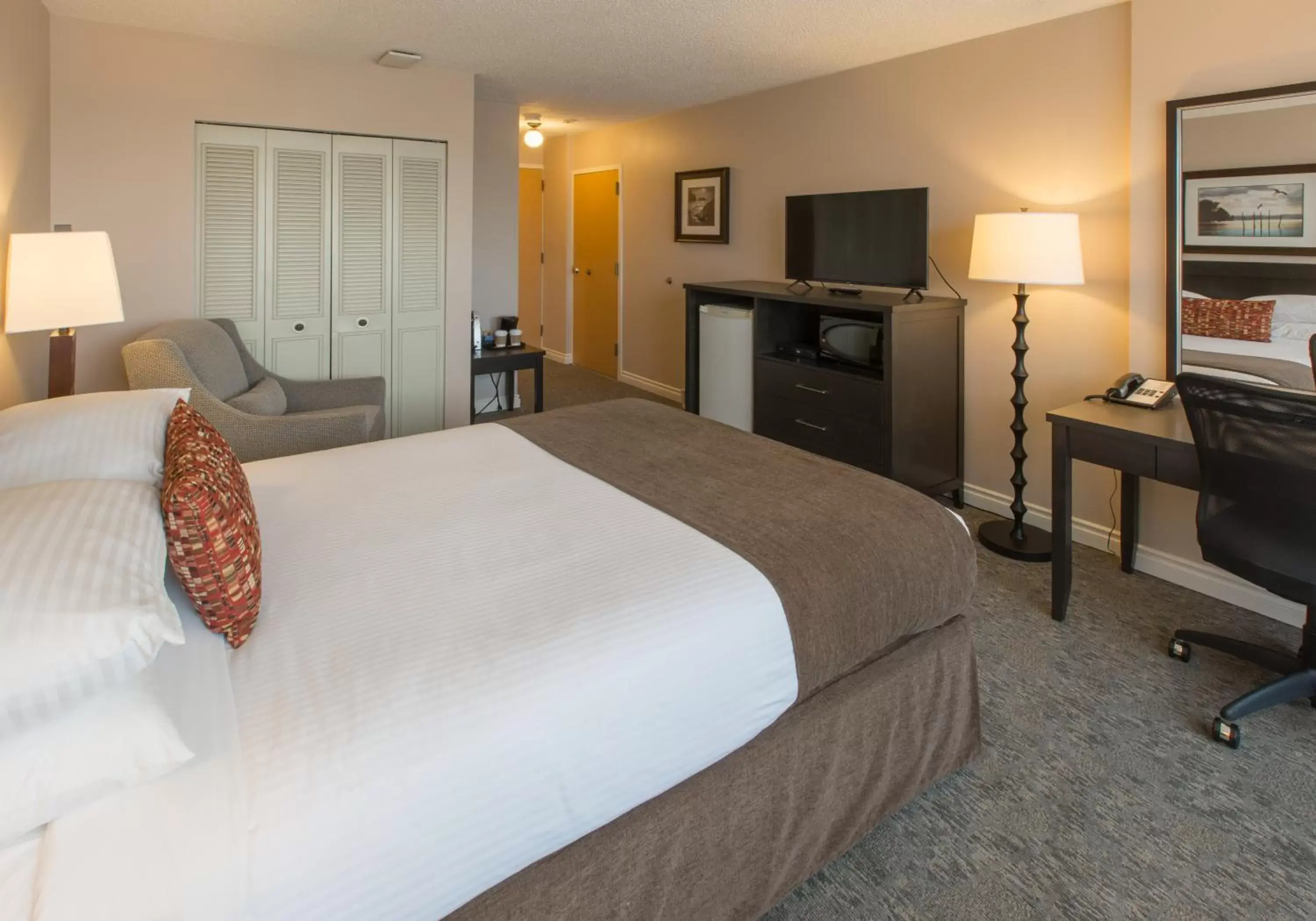 Bedroom, Bed in The Embassy Inn Bedroom, Bed in The Embassy Inn