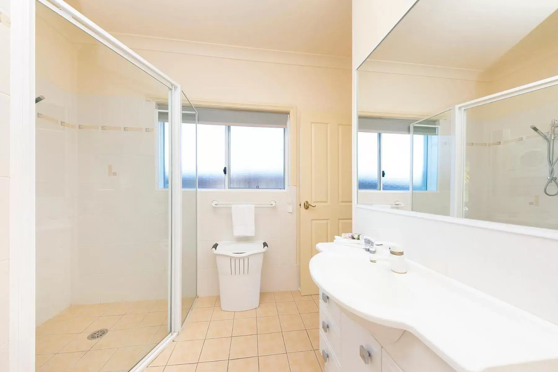 Bathroom in Meridian Beachside Apartments