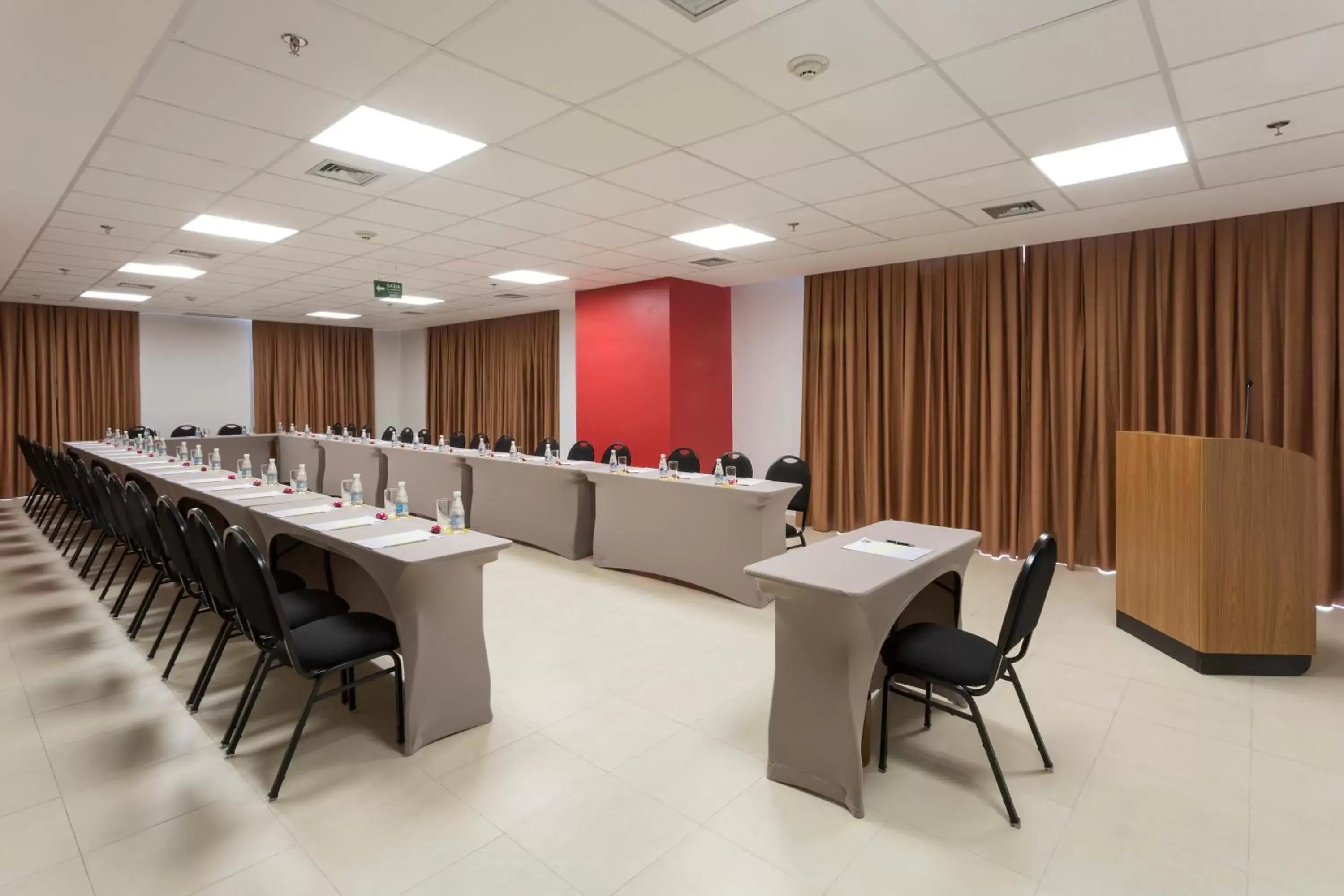 Meeting/conference room in Comfort Hotel Santos