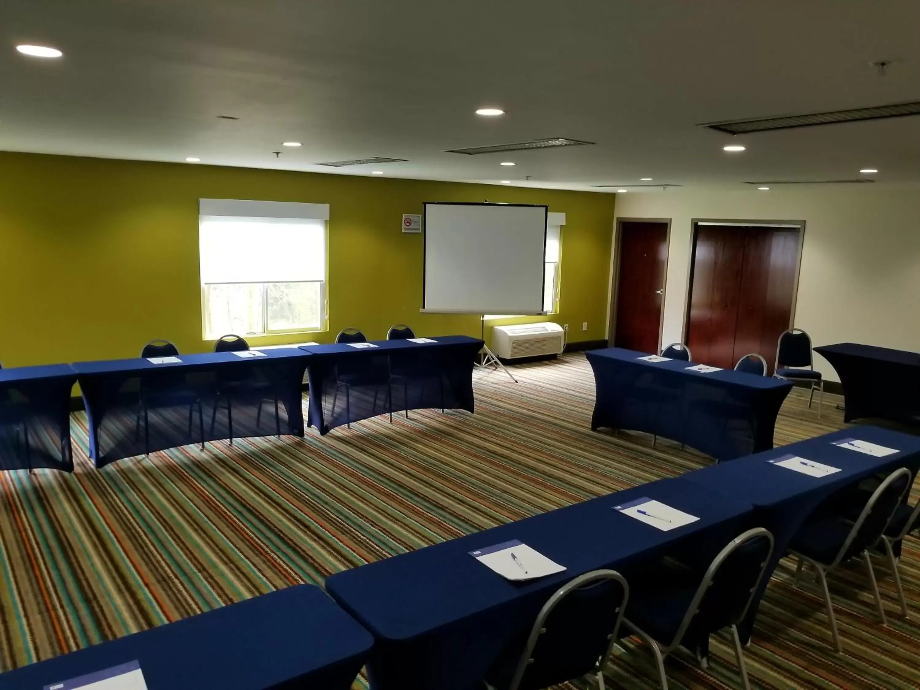 Meeting/conference room in Holiday Inn Express Hotel & Suites Mebane, an IHG Hotel