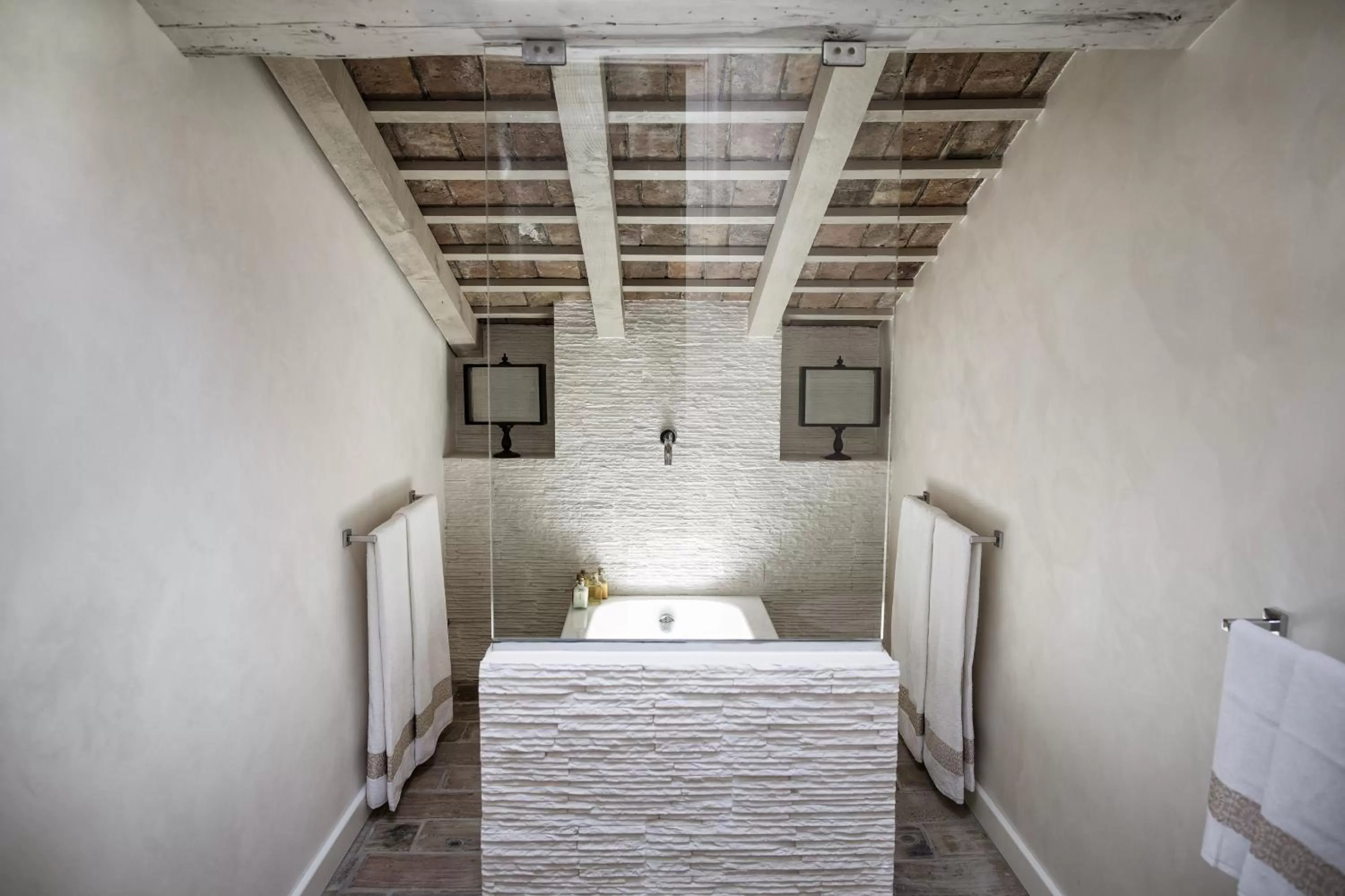 Bathroom, Bed in Seven Historical Suites