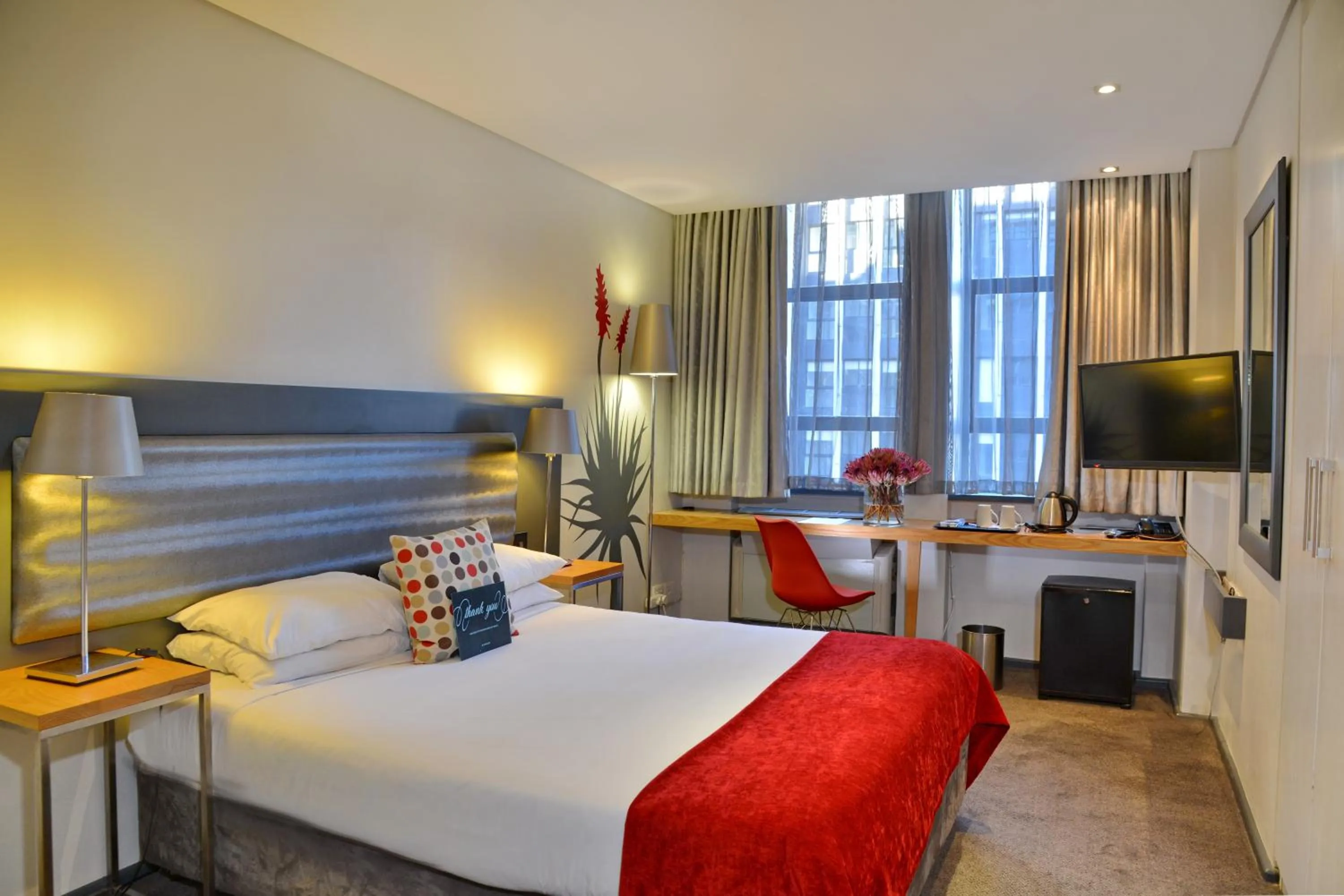 Bedroom, Bed in Fountains Hotel