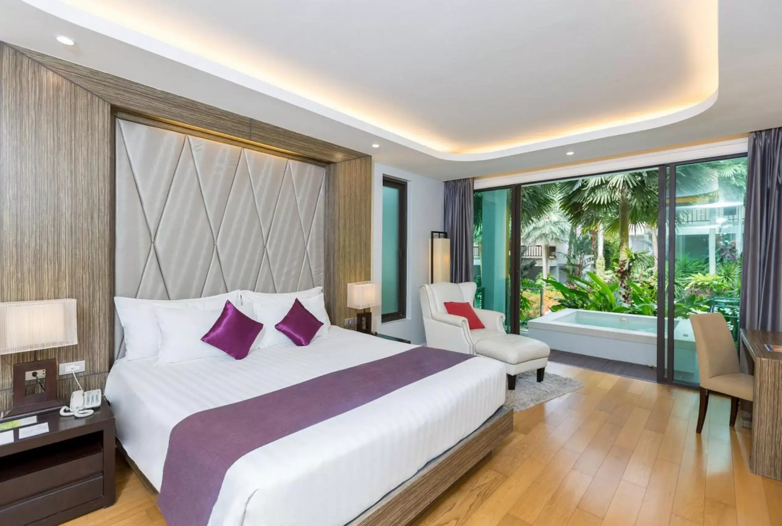 Bedroom, Bed in Wyndham Sea Pearl Resort, Phuket