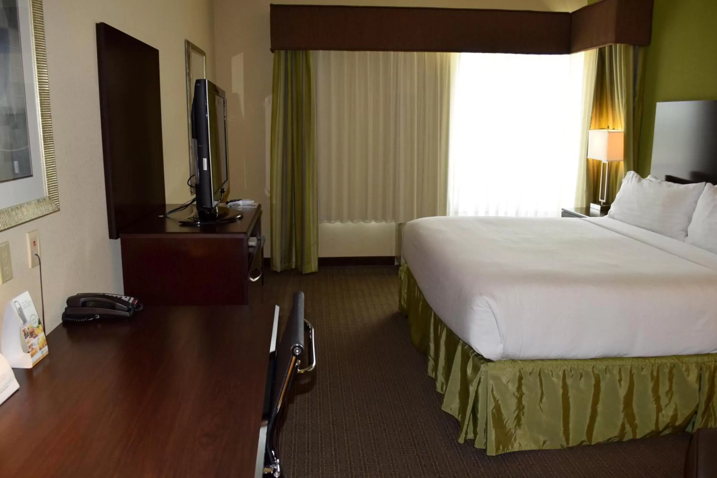 Photo of the whole room, Bed in Holiday Inn Houston West Energy Corridor, an IHG Hotel