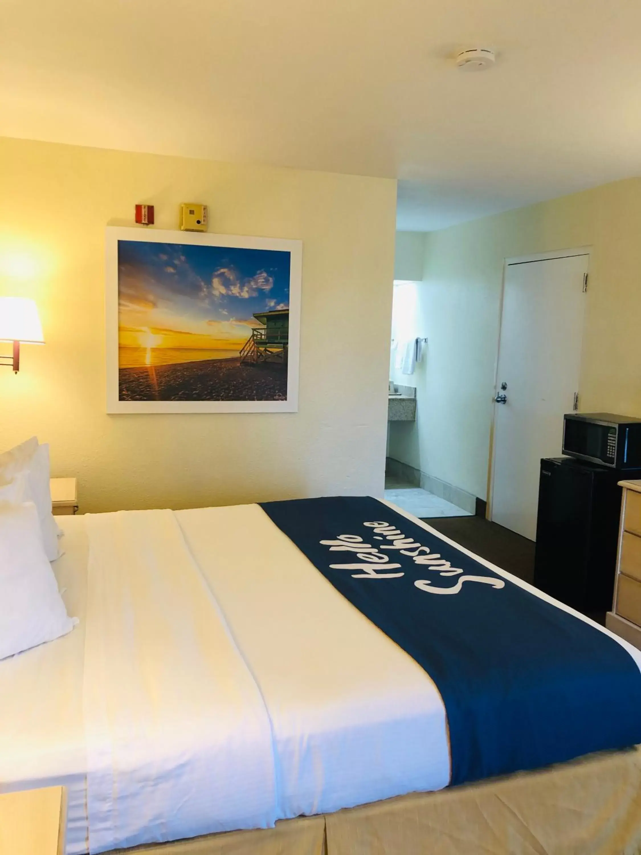 Bed in Days Inn & Suites by Wyndham Navarre Conference Center