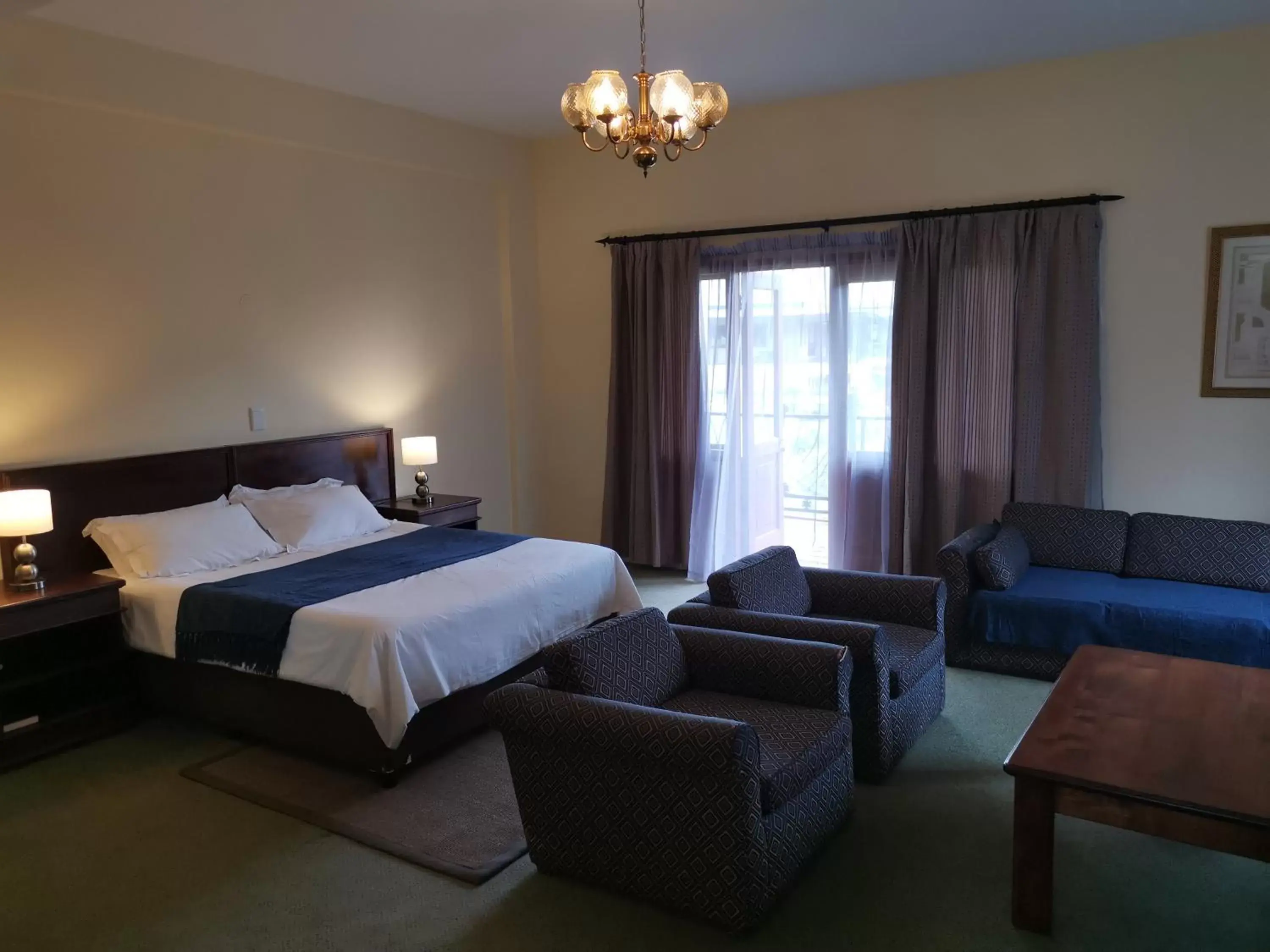 Photo of the whole room, Bed in Magoebaskloof Hotel