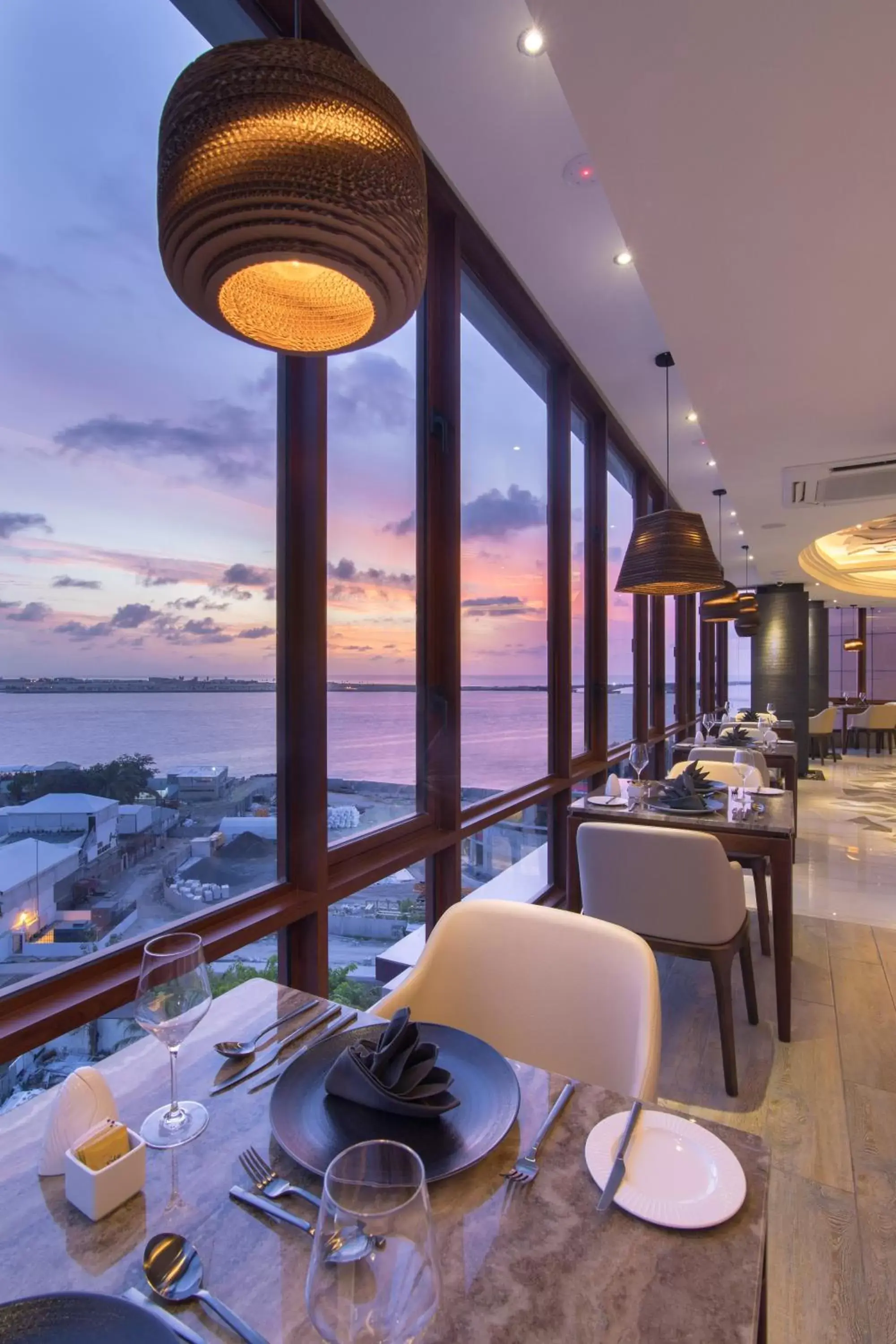 Restaurant/places to eat in Samann Grand Restaurant/places to eat in Samann Grand