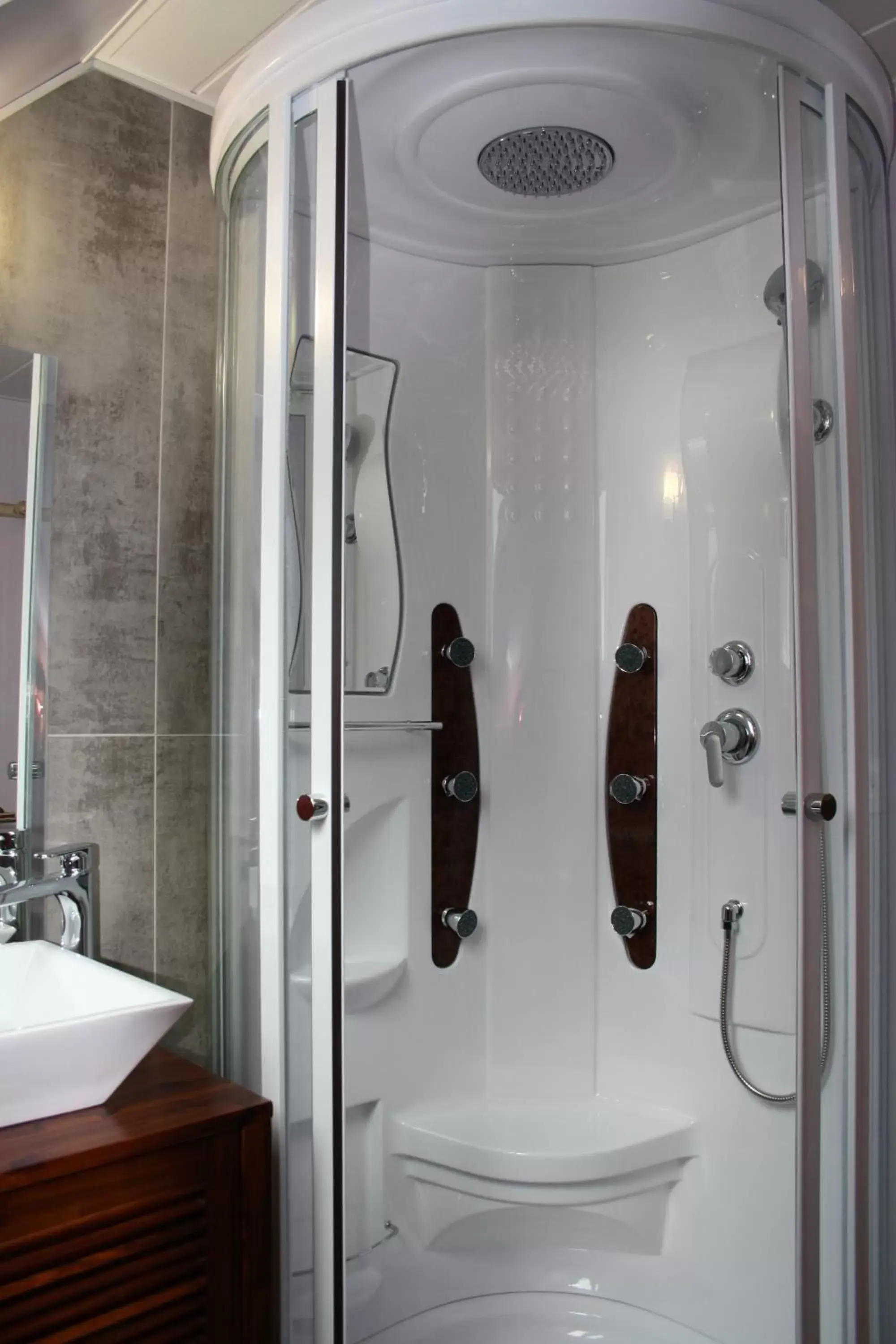 Shower, Bathroom in Breizh A-Gevret