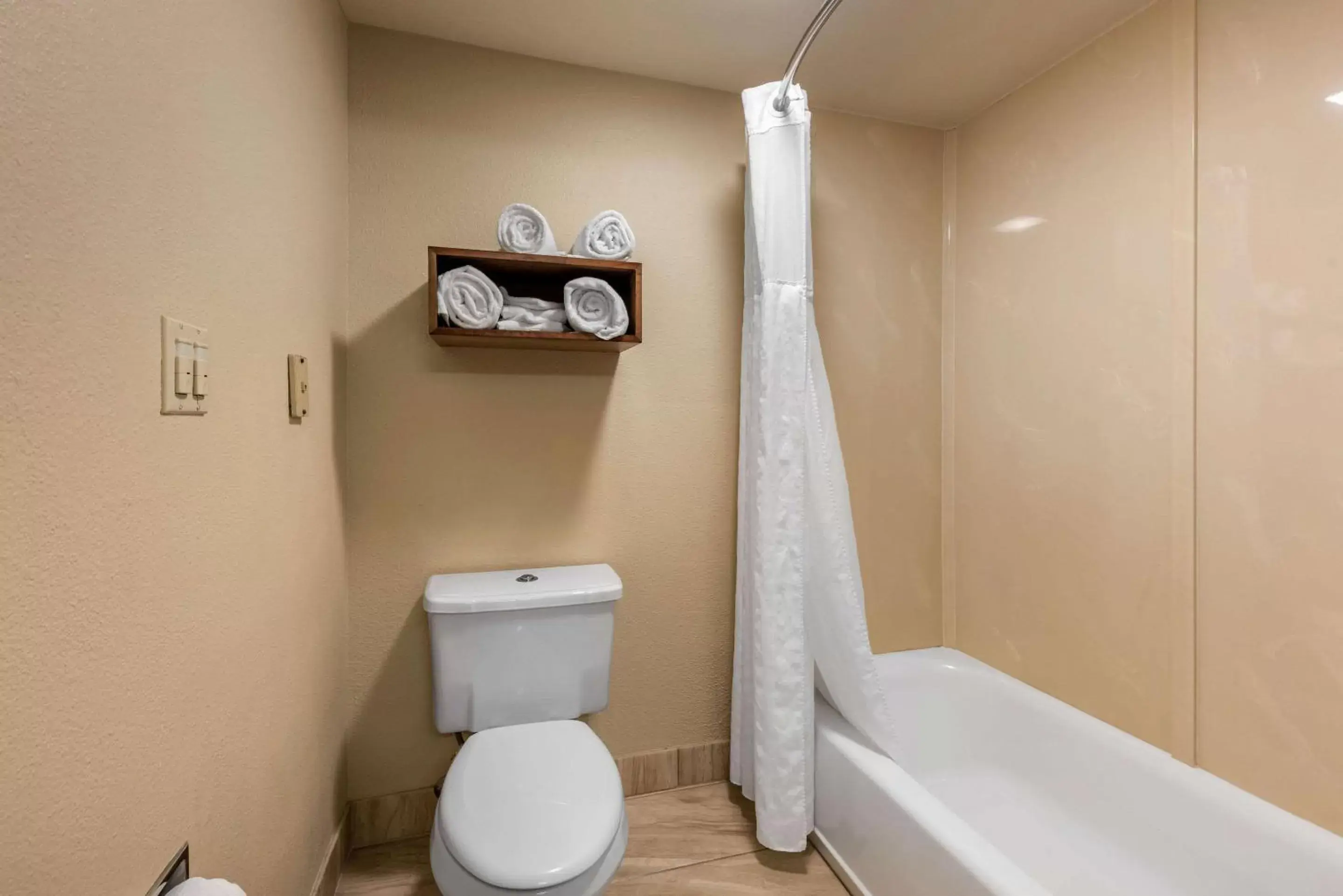 Bathroom in Comfort Inn South San Jose - Morgan Hill