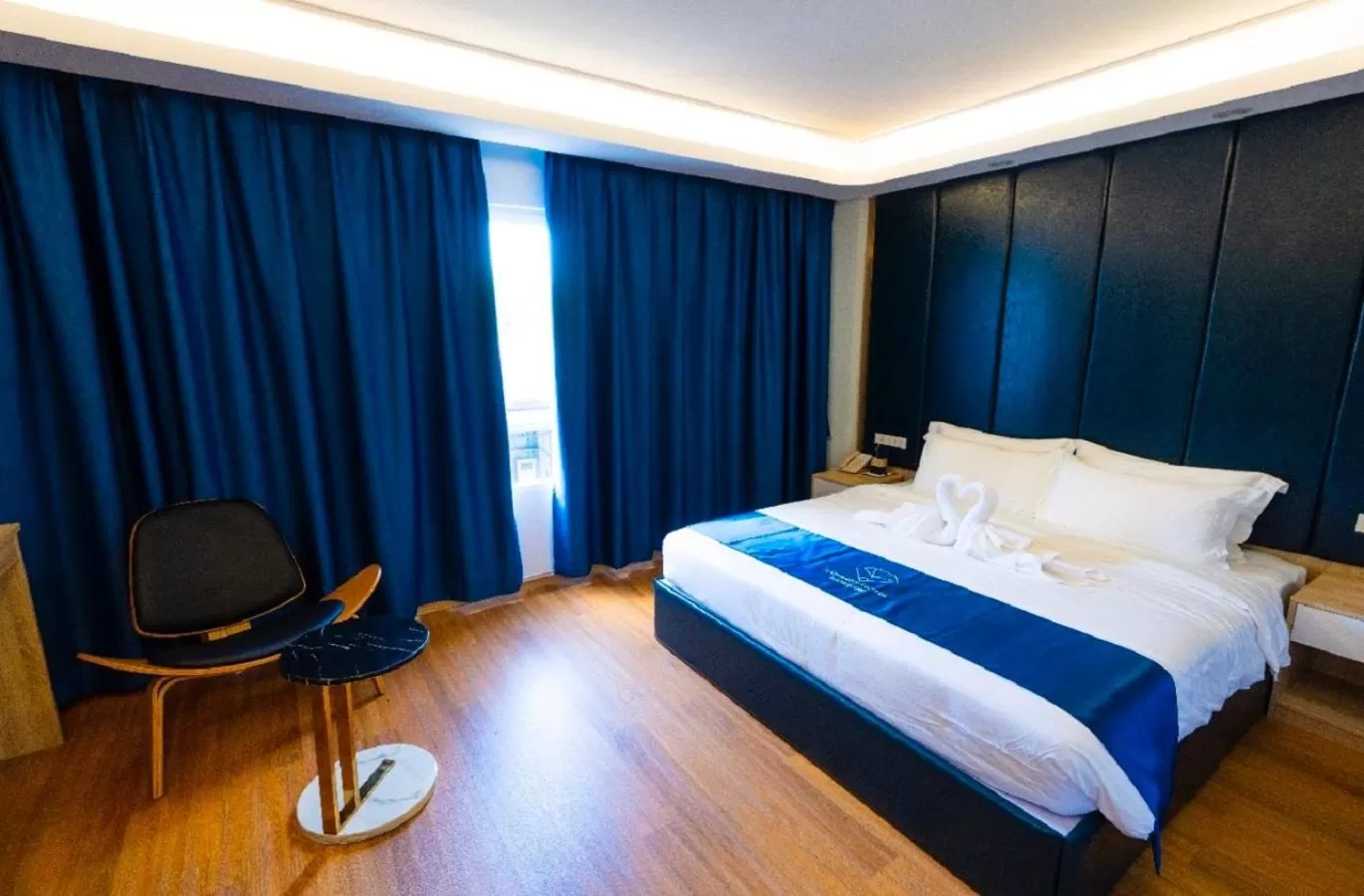 Photo of the whole room, Bed in Sapphire Hotel Silom Bangkok