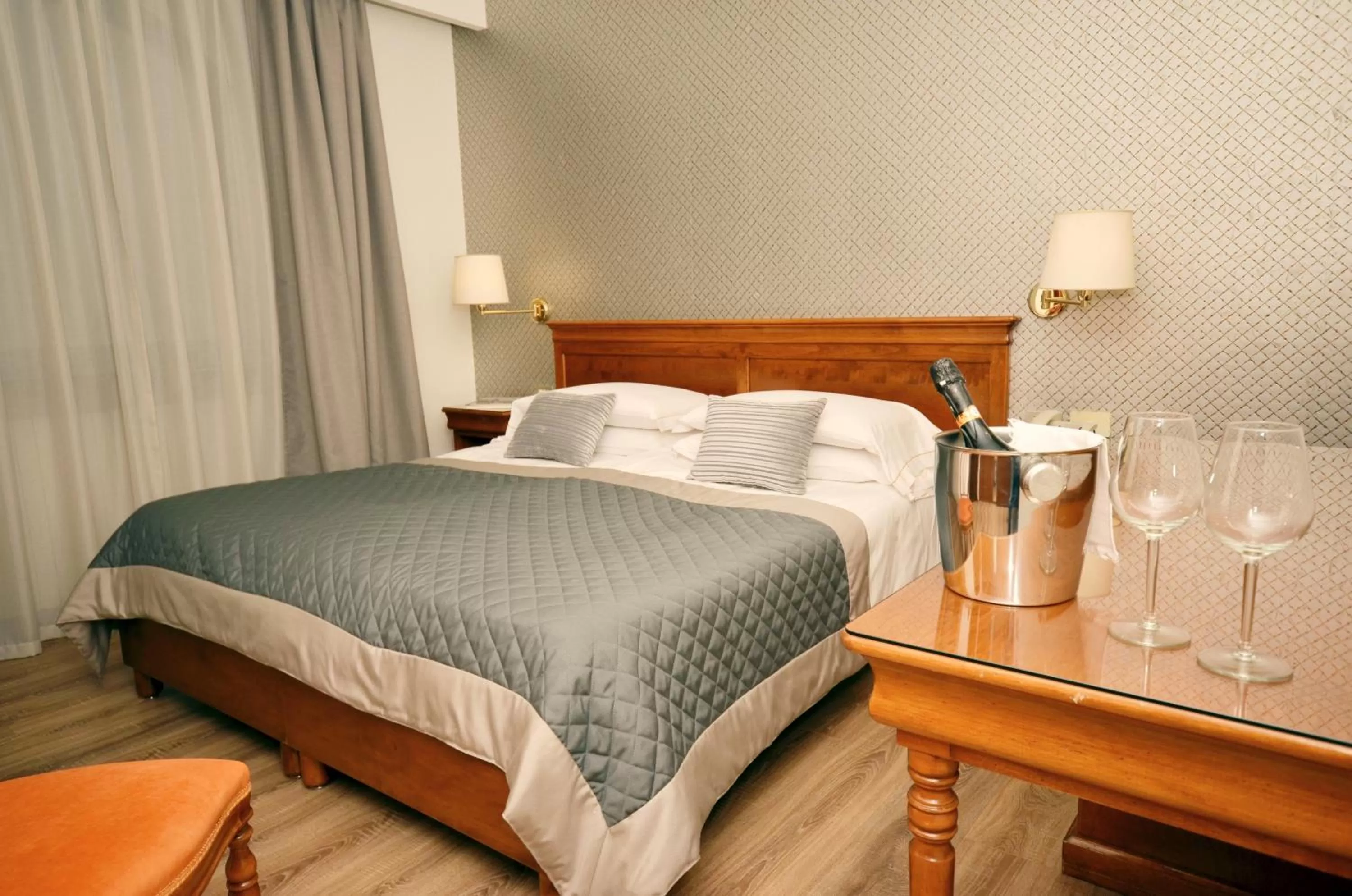 Photo of the whole room, Bed in Hotel Diana Jardin et Spa