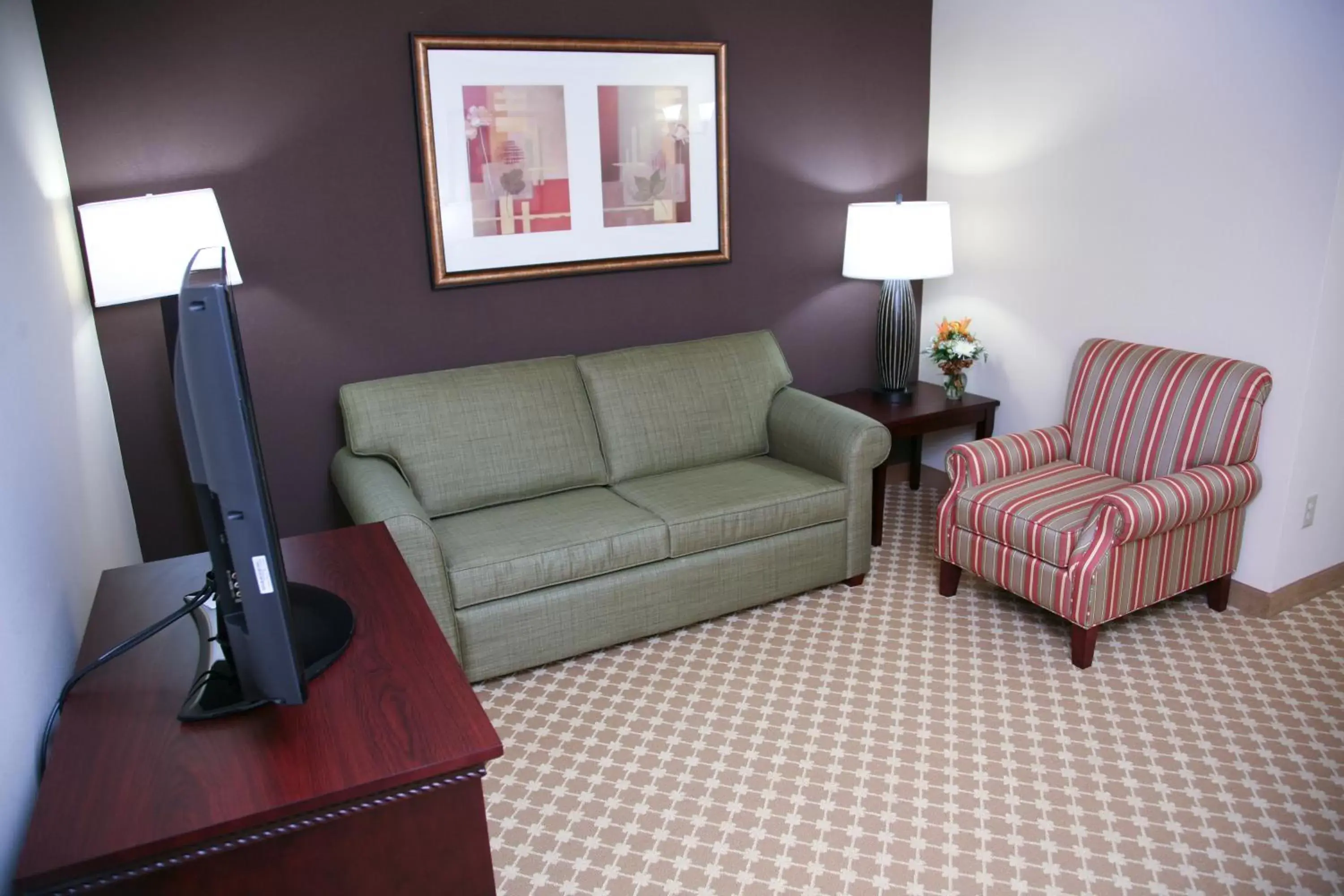 Living room, Seating Area in Country Inn & Suites by Radisson, Ashland - Hanover, VA