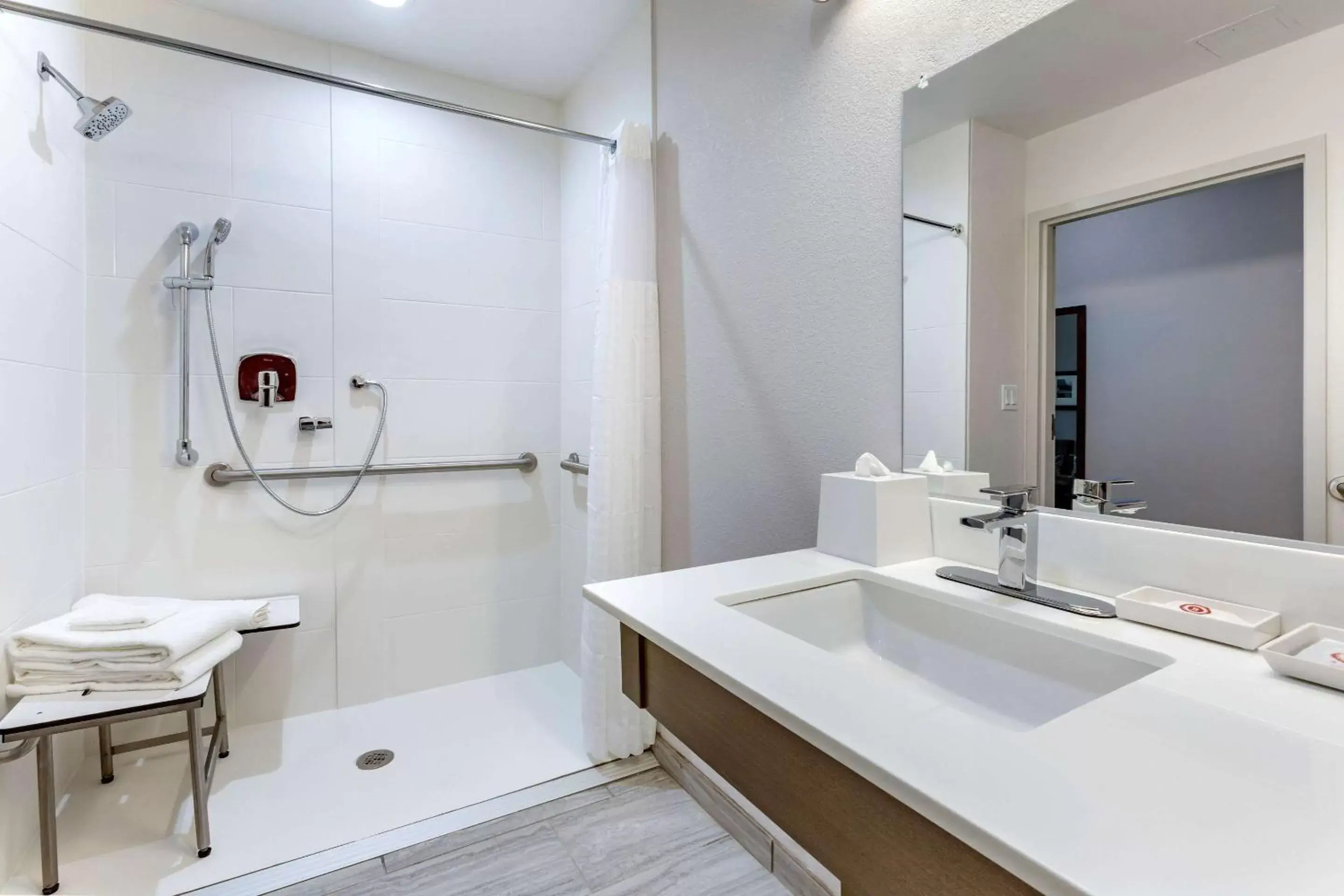 Bathroom in Comfort Suites Scottsdale Talking Stick Entertainment District