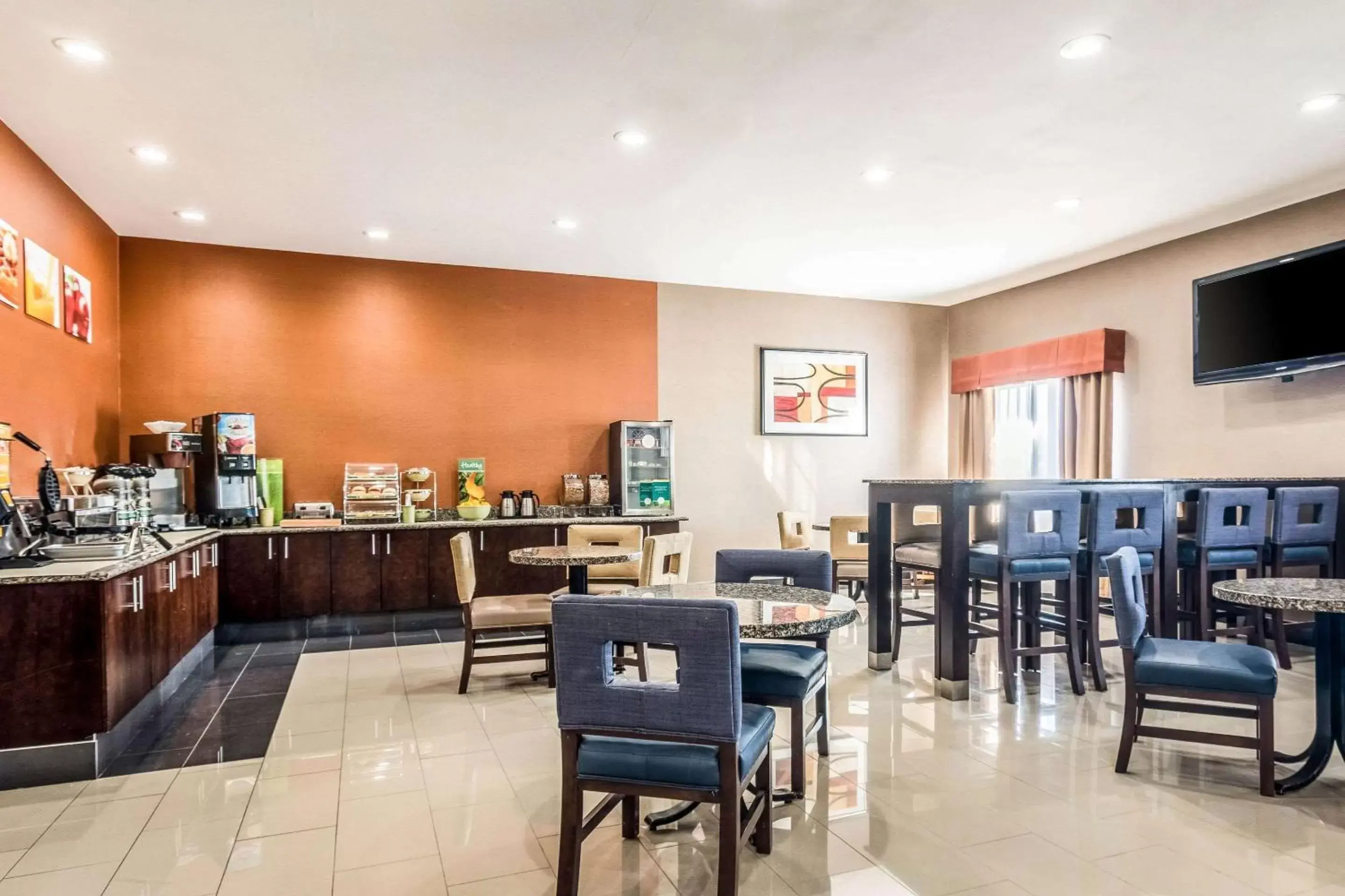 Restaurant/Places to Eat in Quality Inn & Suites Salem near I-57