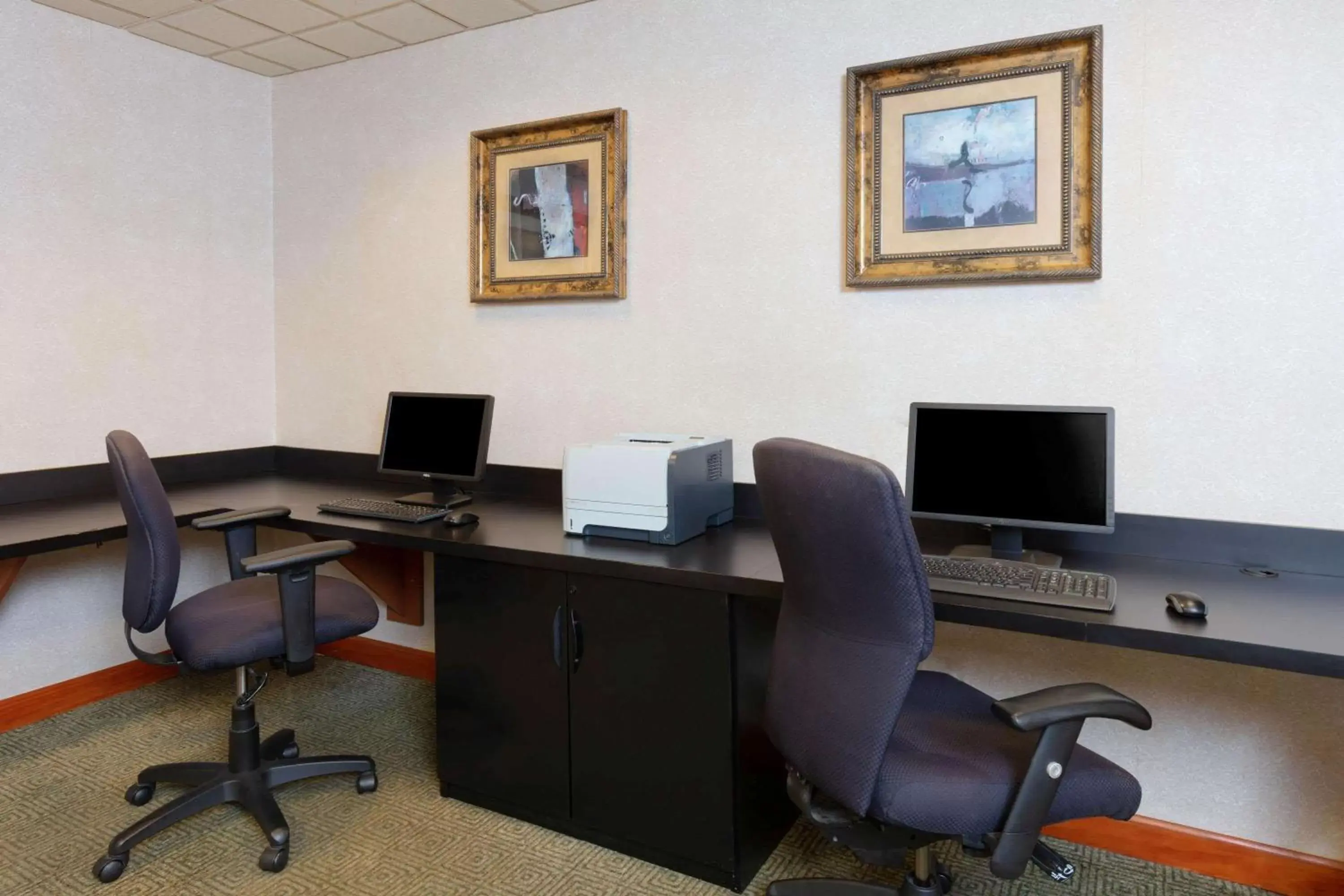 On site, Business Area/Conference Room in La Quinta by Wyndham Garden City