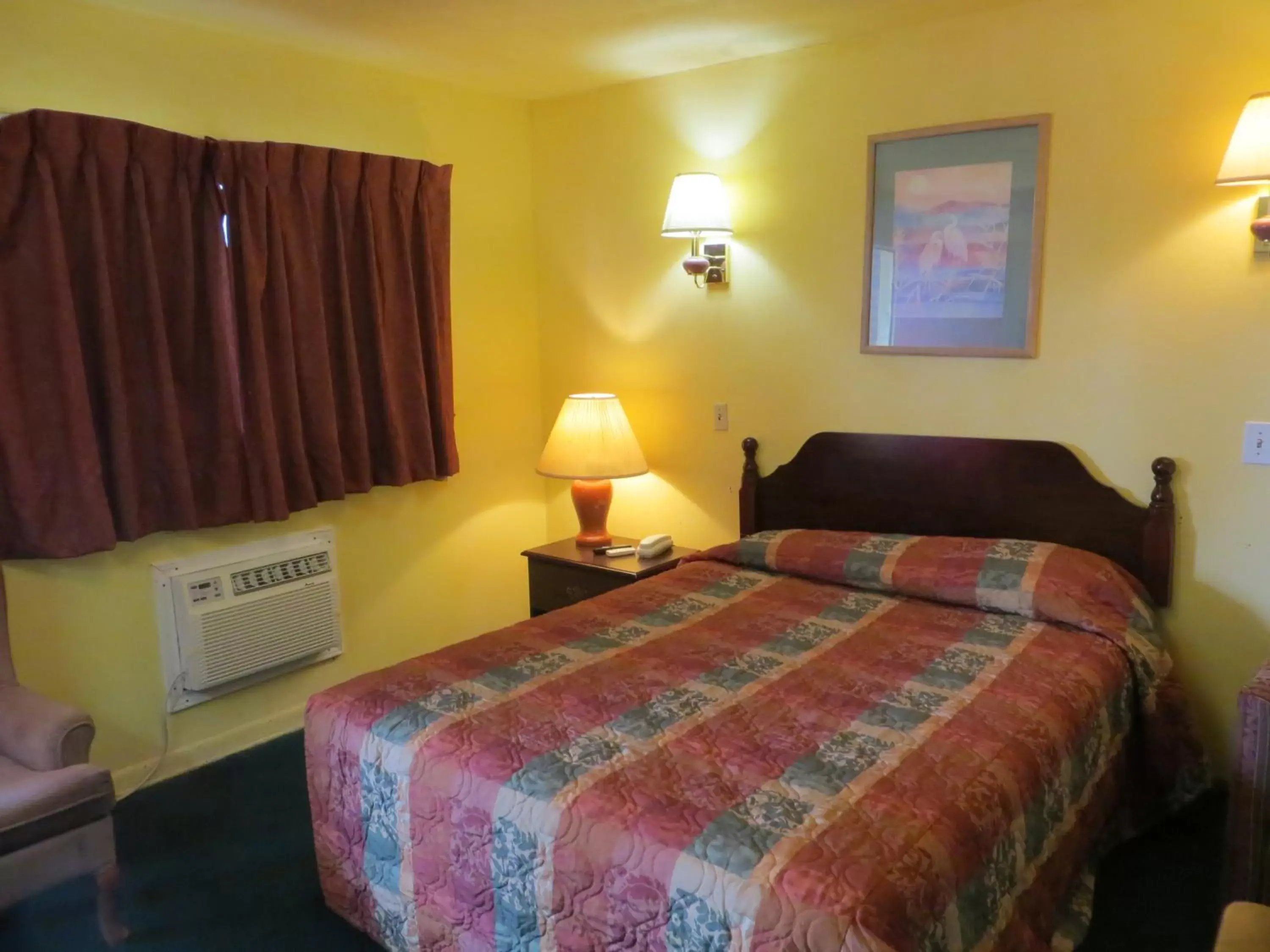 Standard Double Room with One Double Bed in Cottonwood Inn