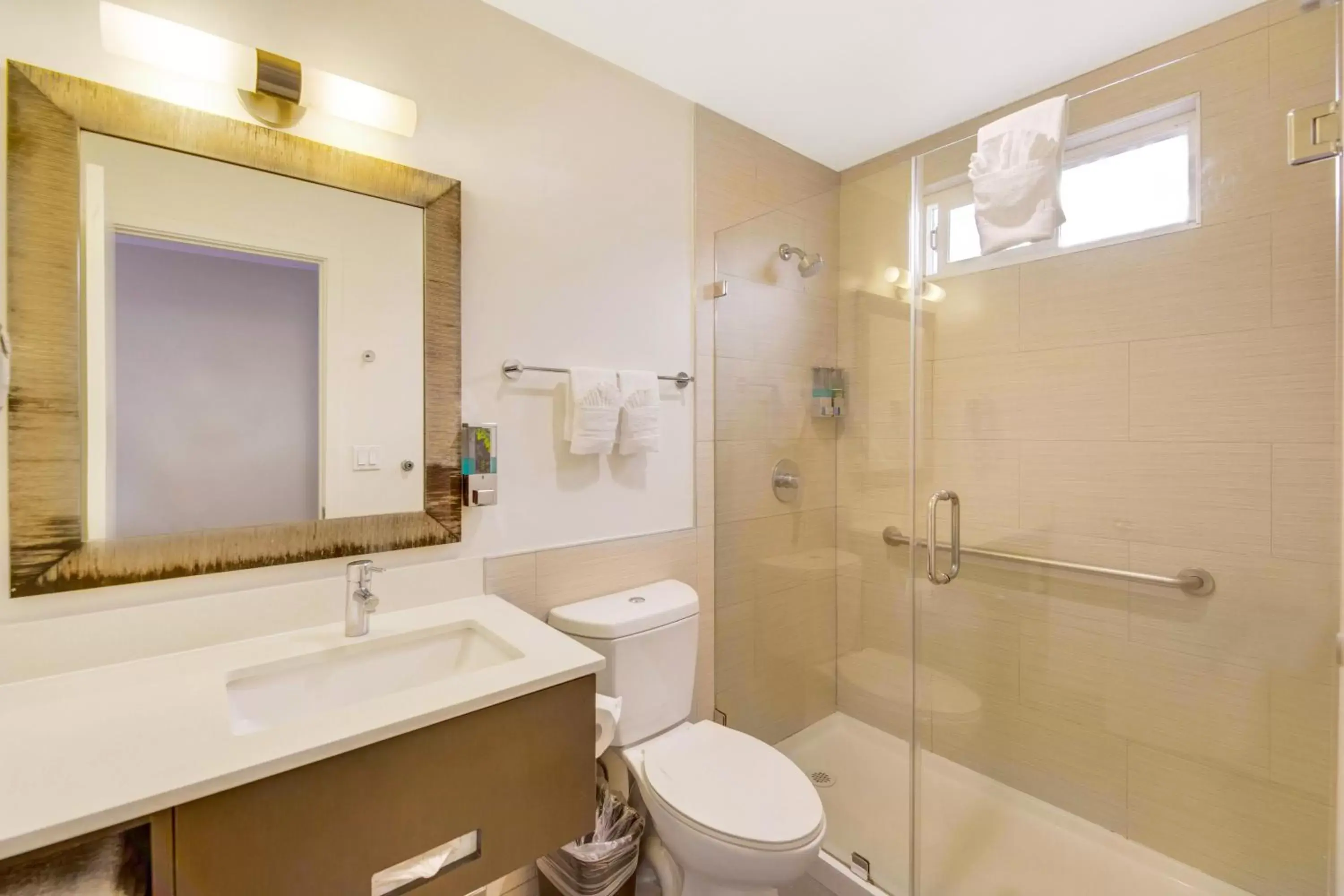 Bathroom in Hotel 414 Anaheim
