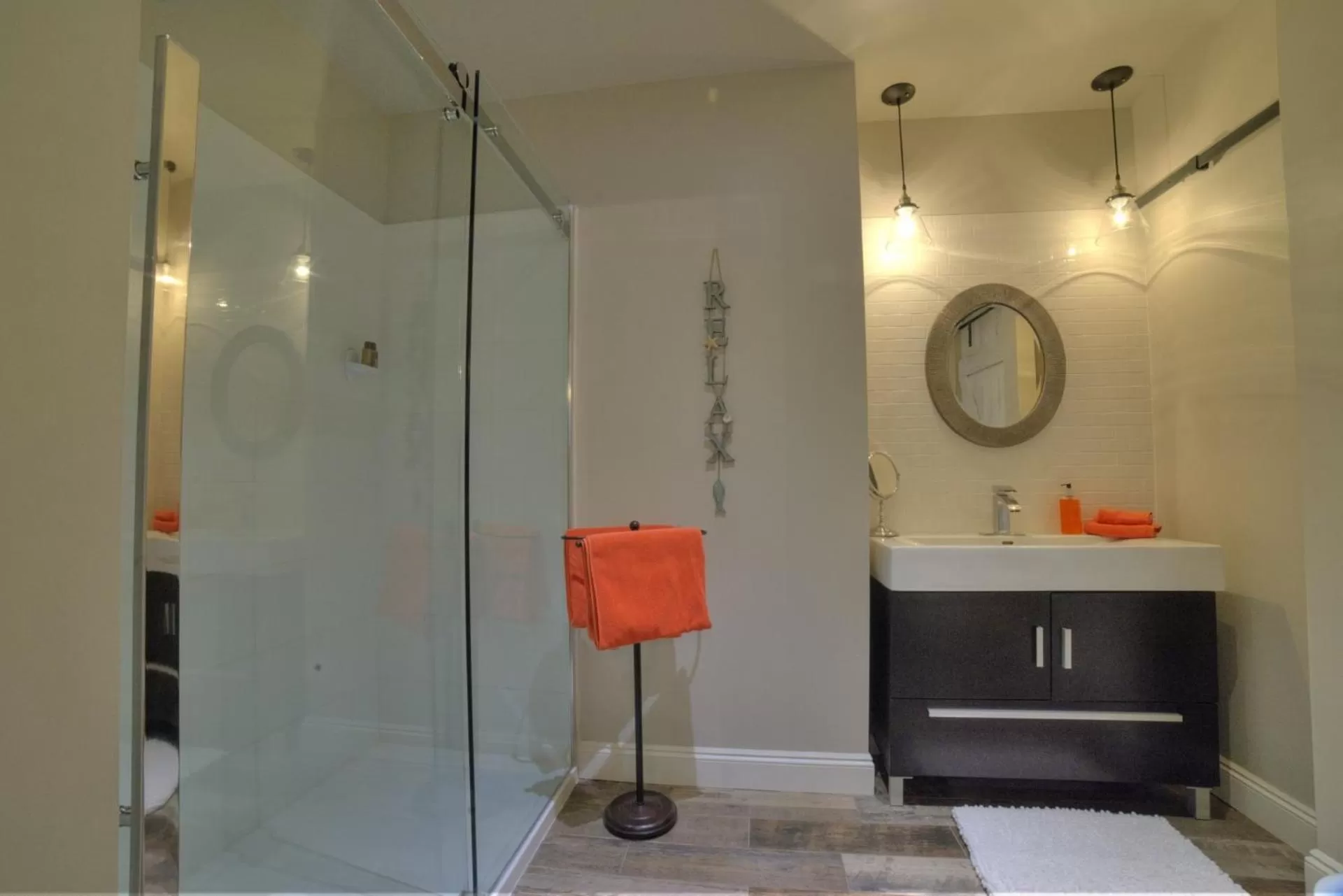 Bathroom in Shawnigan Suite B & B