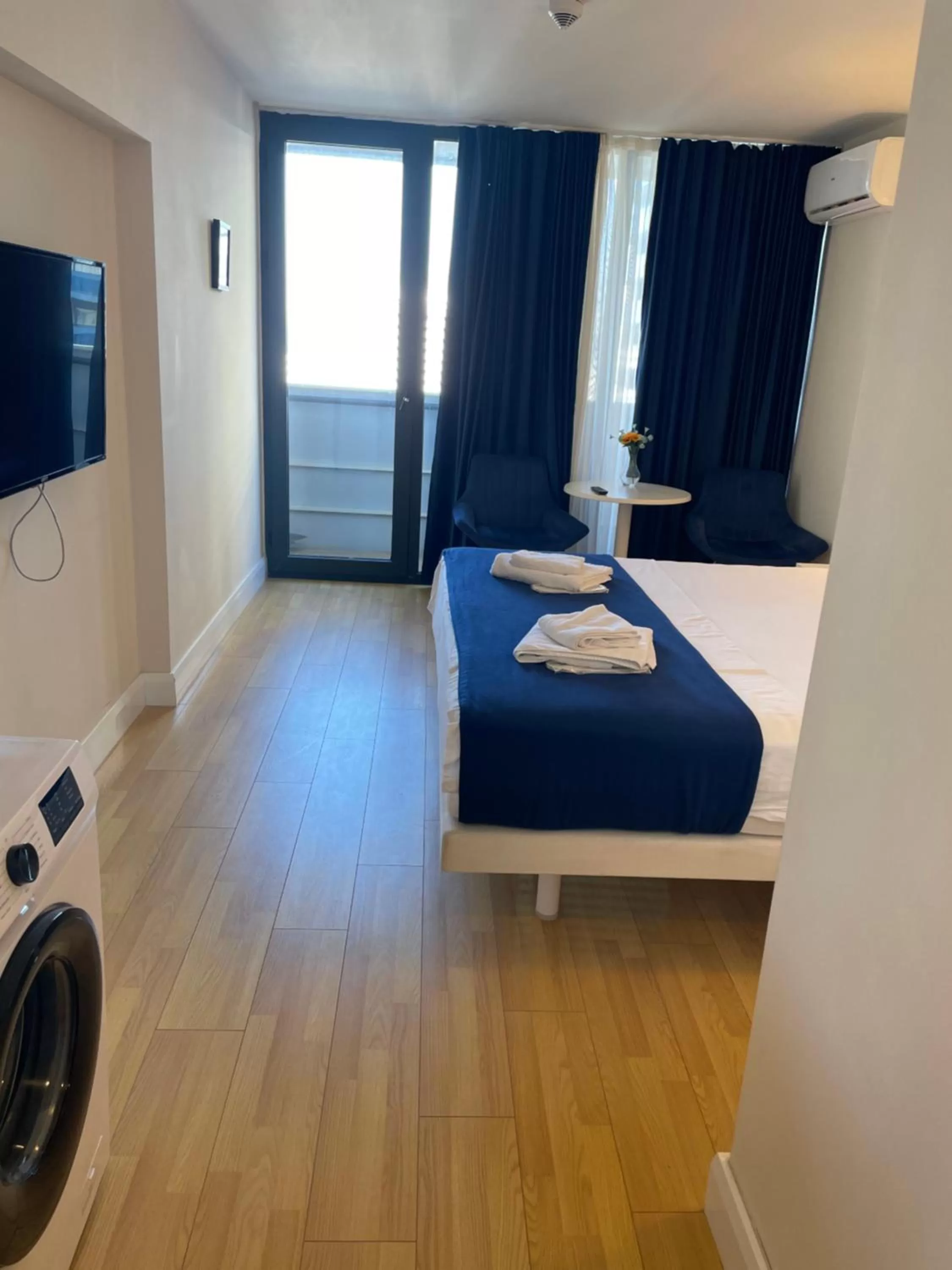 Communal lounge/ TV room, Bed in APARTHOTEL in City Batumi