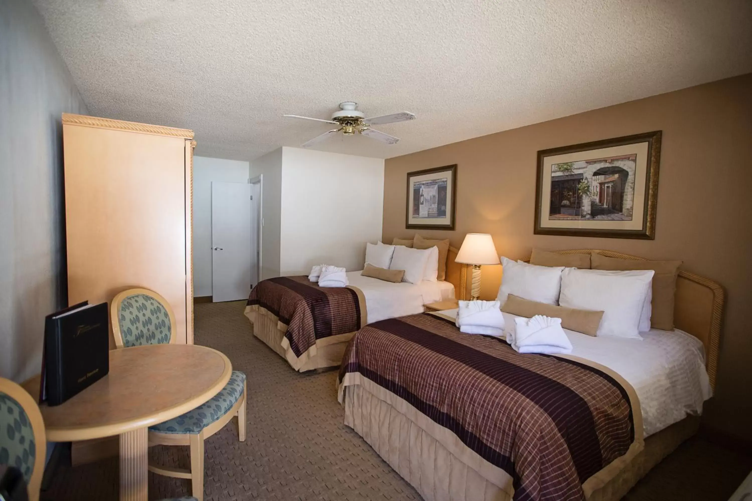 Bedroom in Twin Peaks Lodge & Hot Springs