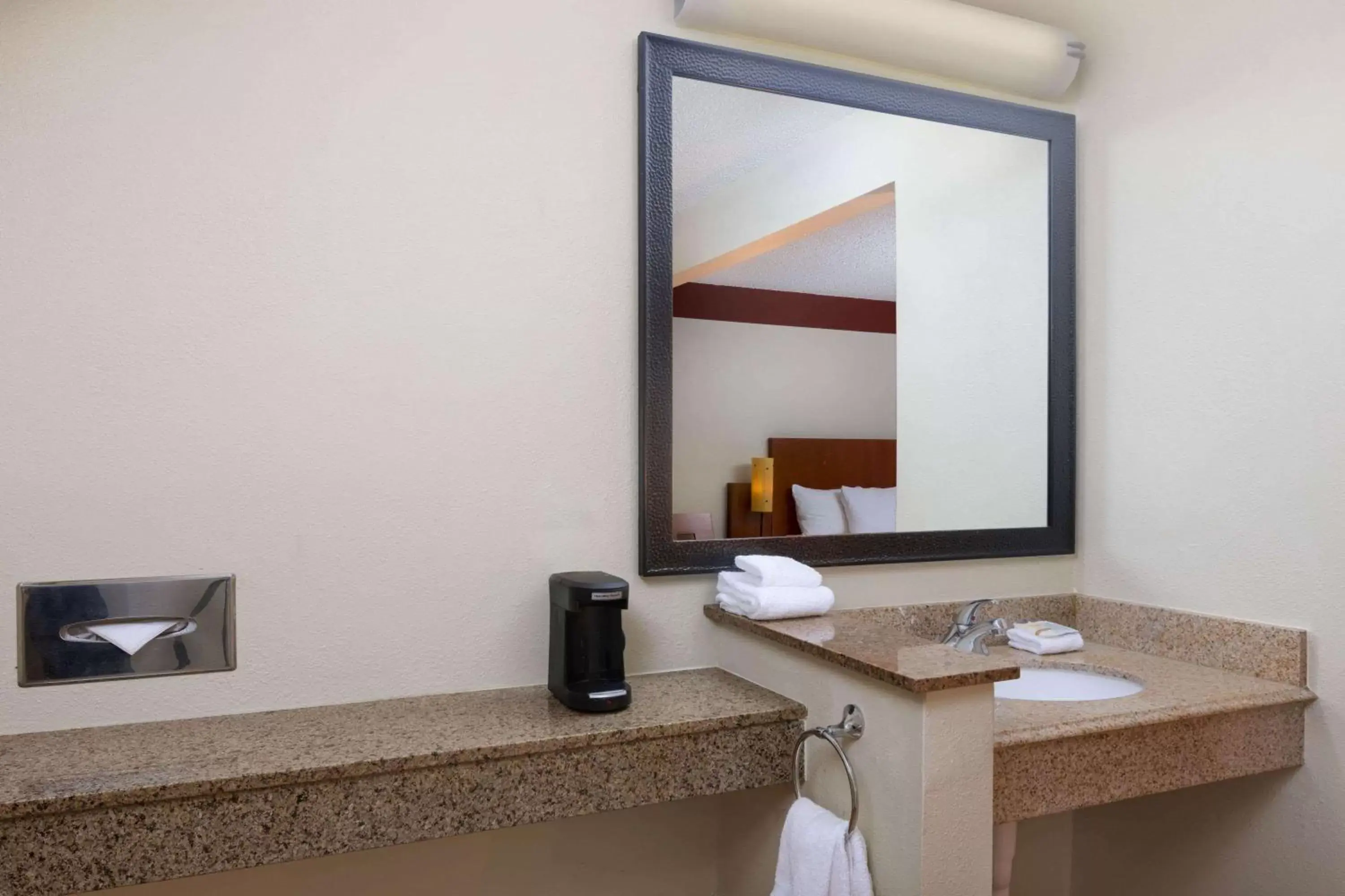 Photo of the whole room, Bathroom in La Quinta by Wyndham Savannah Southside