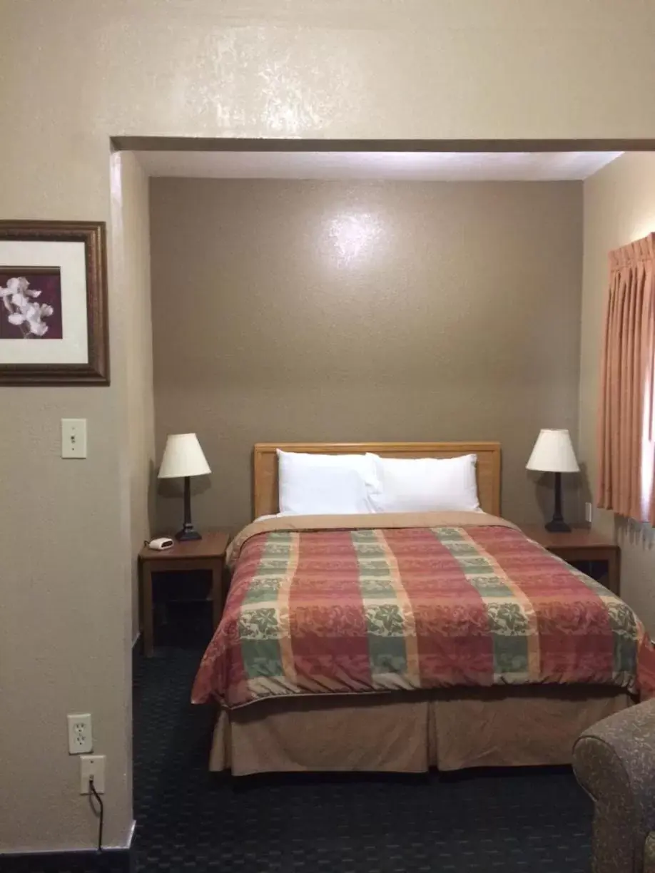 Bed in Holland Inn and Suites