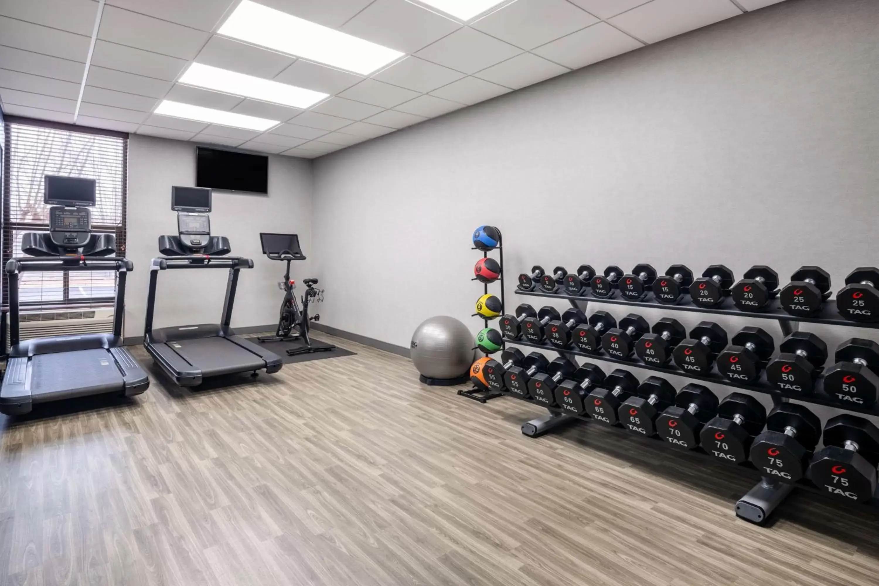 Fitness centre/facilities in Hampton Inn Auburn Fitness centre/facilities in Hampton Inn Auburn