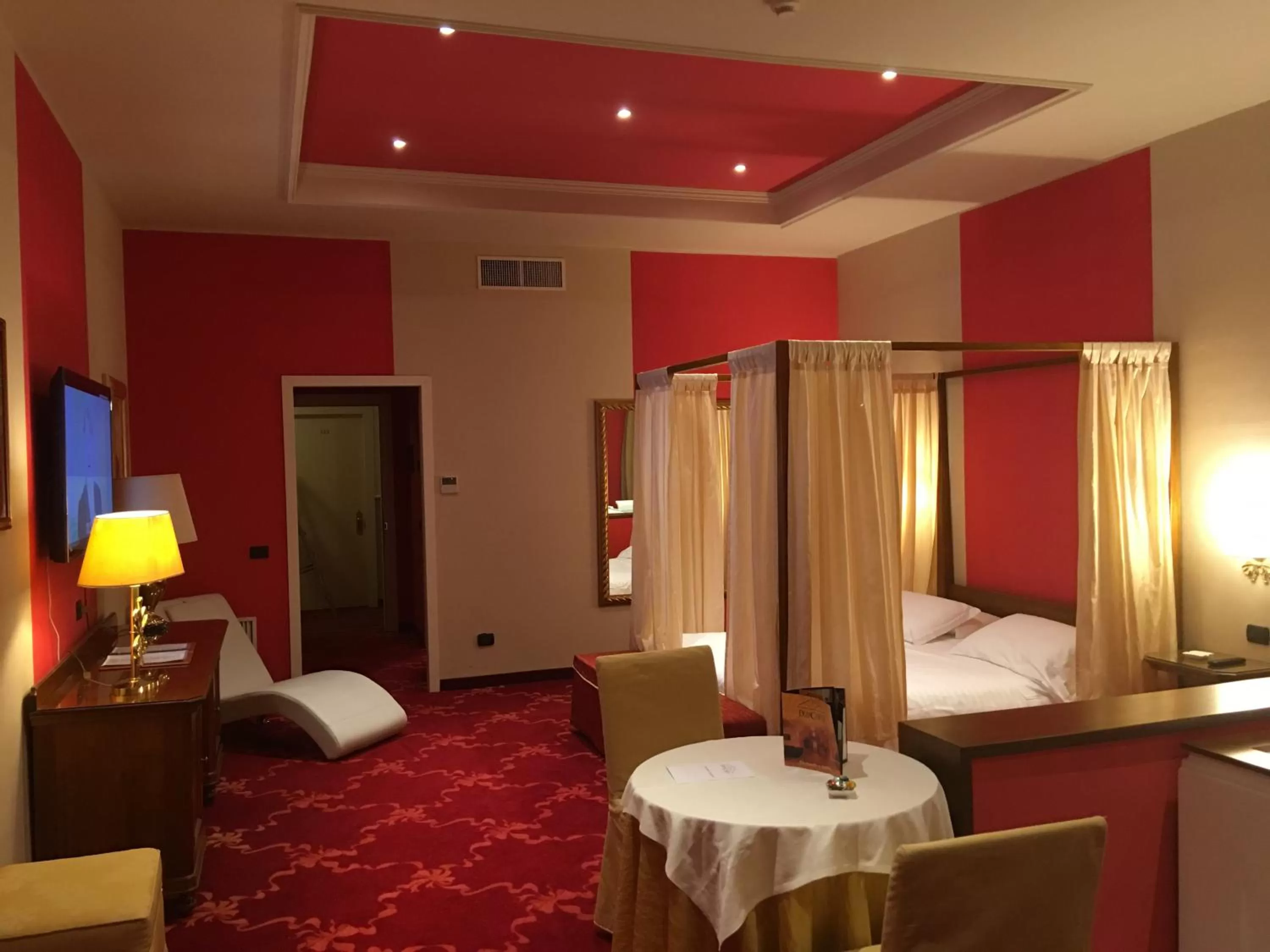 Photo of the whole room, Bed in Hotel Don Carlo