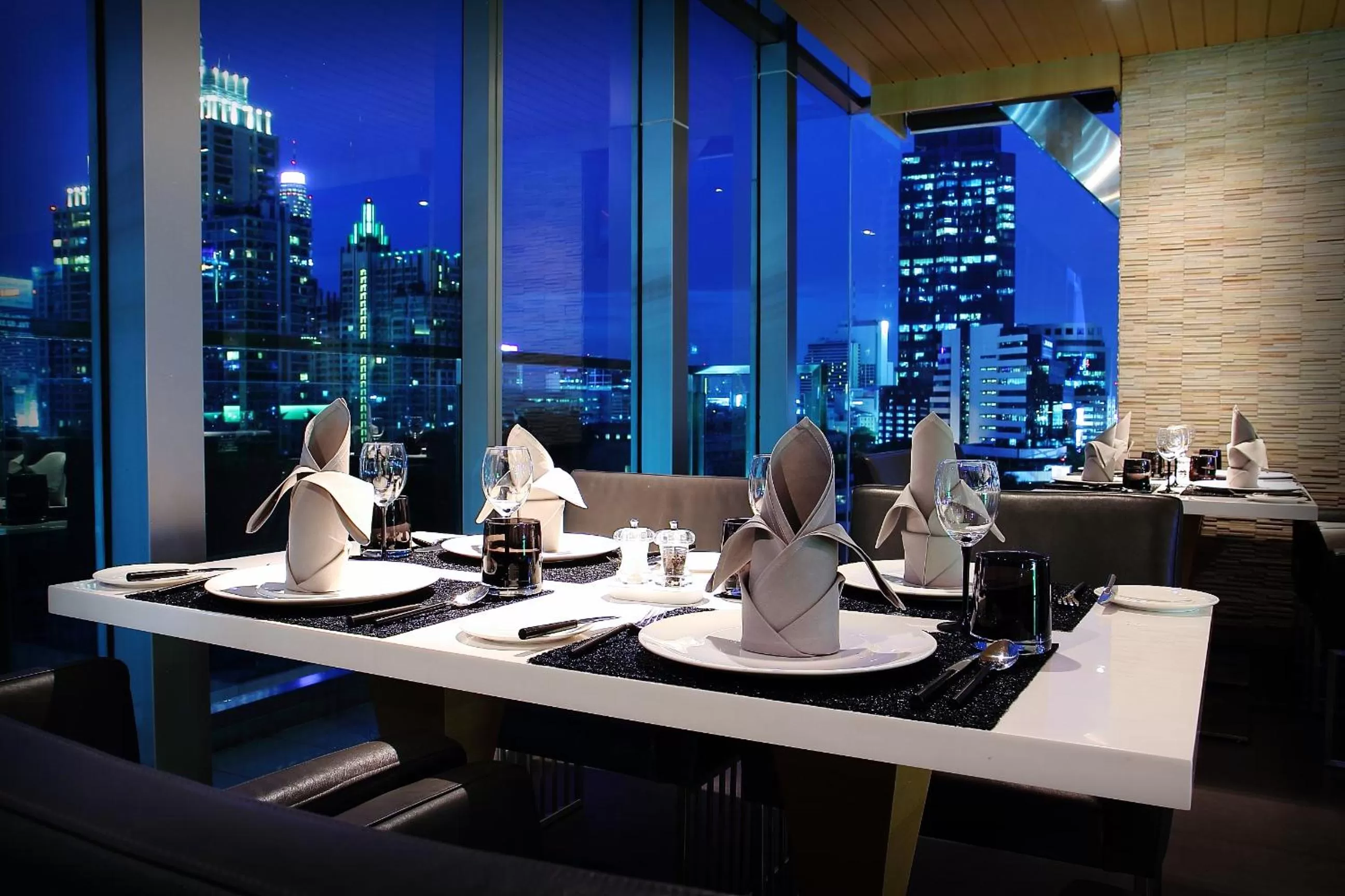 Restaurant/places to eat in Sivatel Bangkok Hotel
