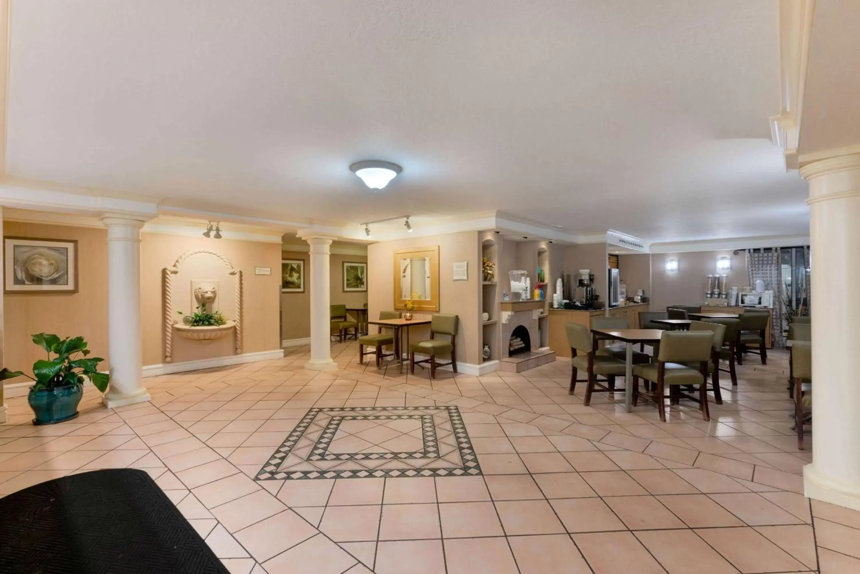 Lobby or reception in La Quinta Inn by Wyndham Cheyenne