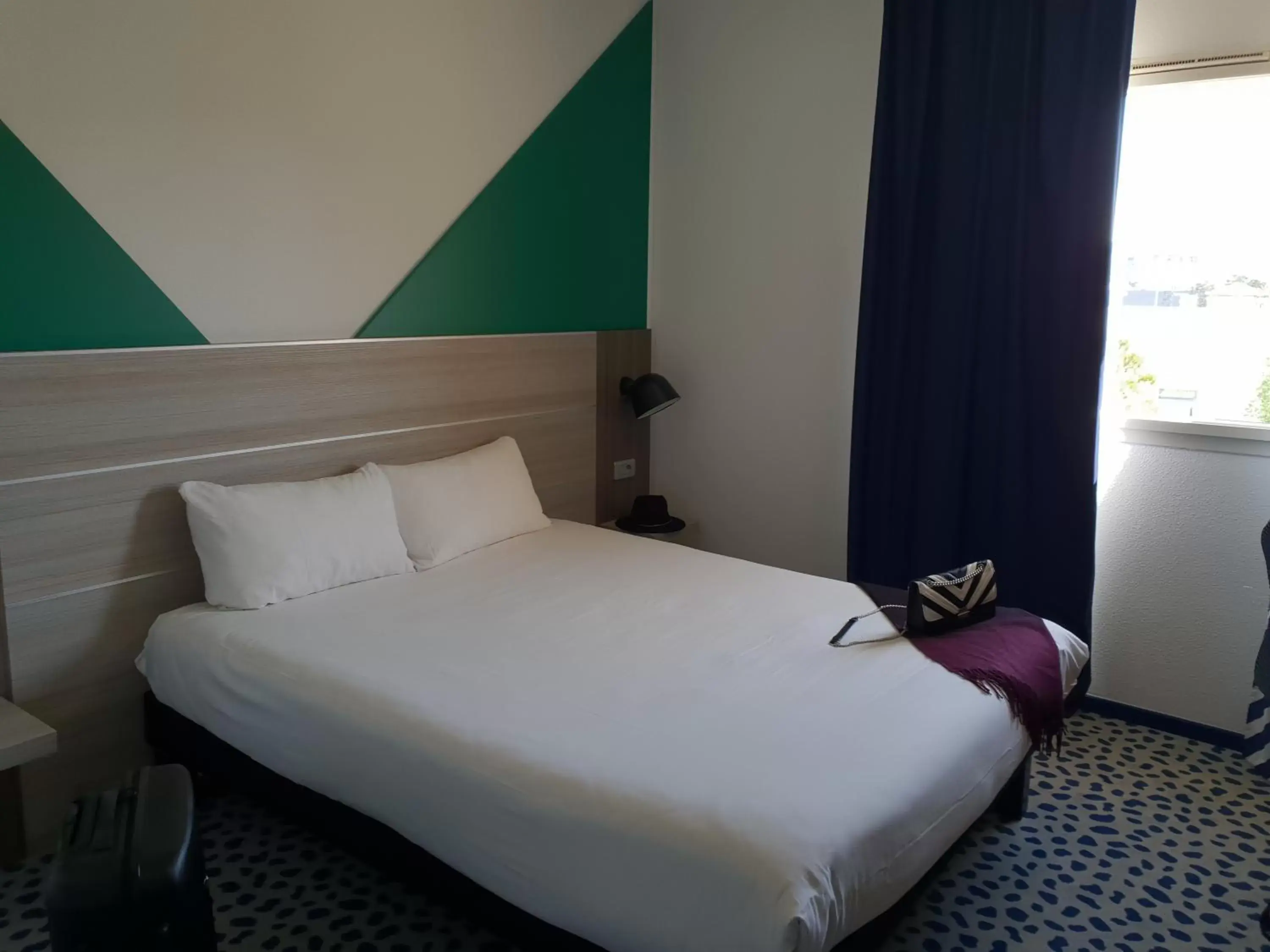 Photo of the whole room, Bed in ibis Styles Marseille Plan de Campagne