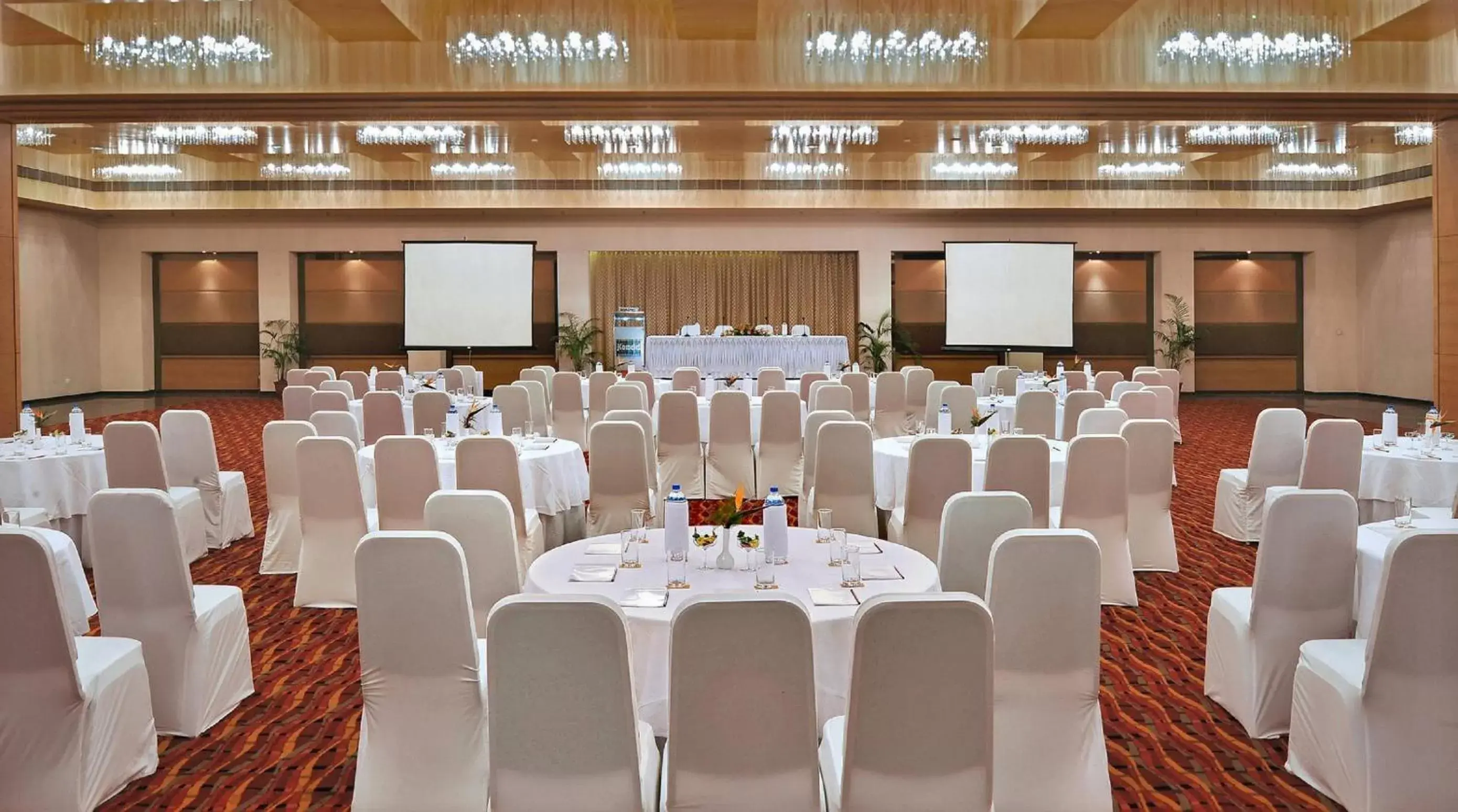 Banquet/Function facilities, Banquet Facilities in Hometel Chandigarh