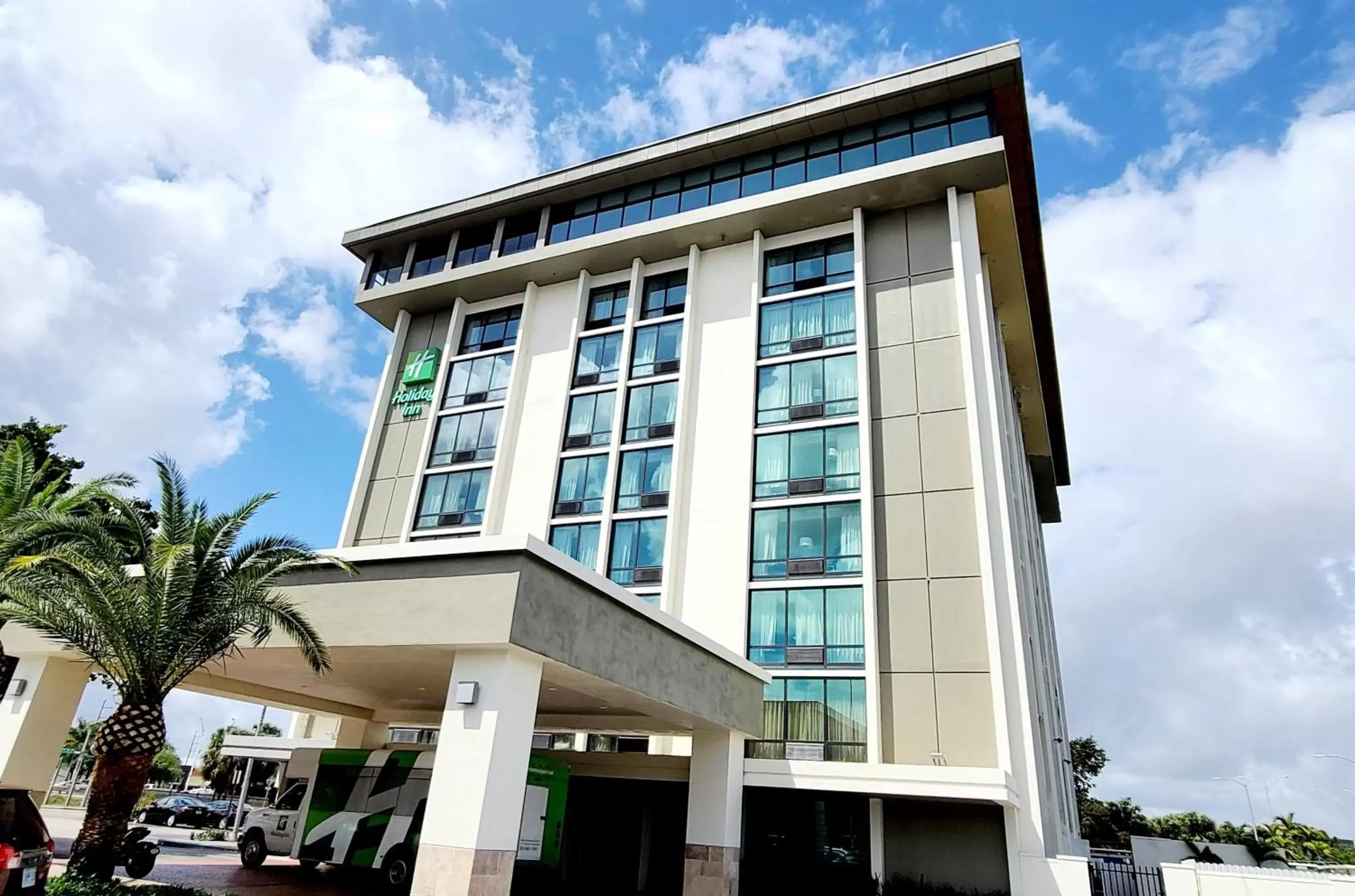 Property Building in Holiday Inn Miami International Airport, an IHG Hotel