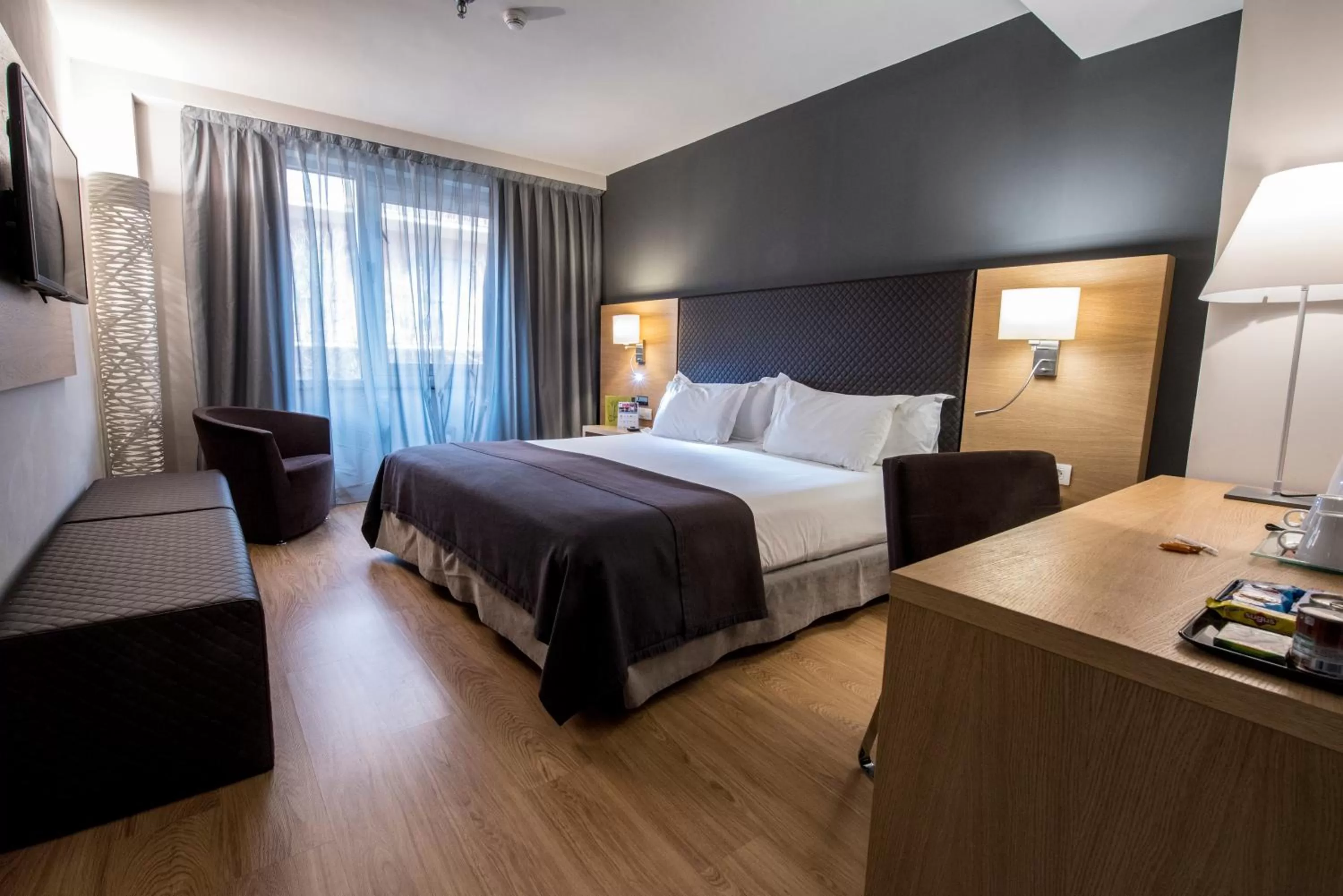 Photo of the whole room, Bed in Silken Ramblas