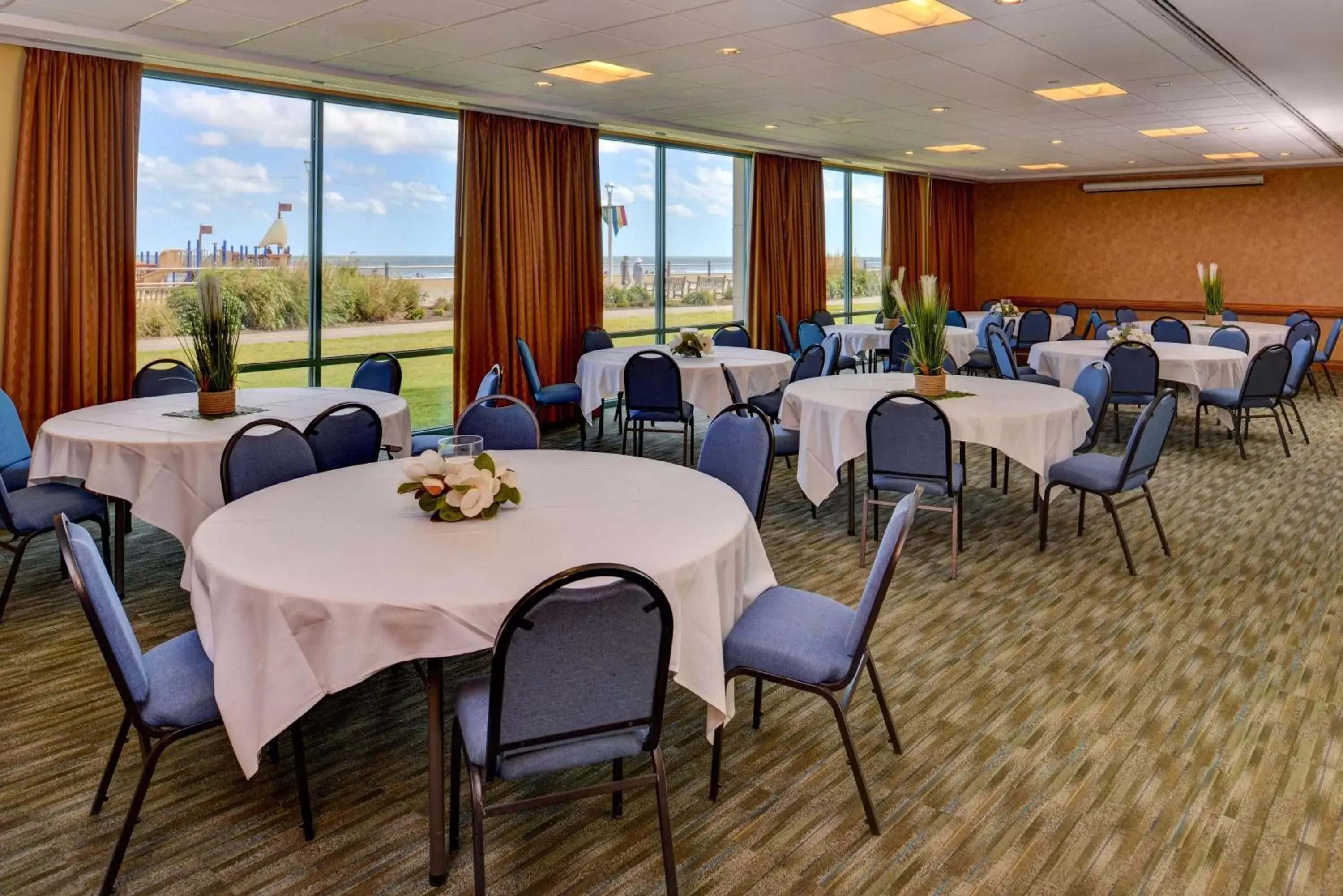 Meeting/conference room, Restaurant/Places to Eat in Hampton Inn Virginia Beach-Oceanfront South