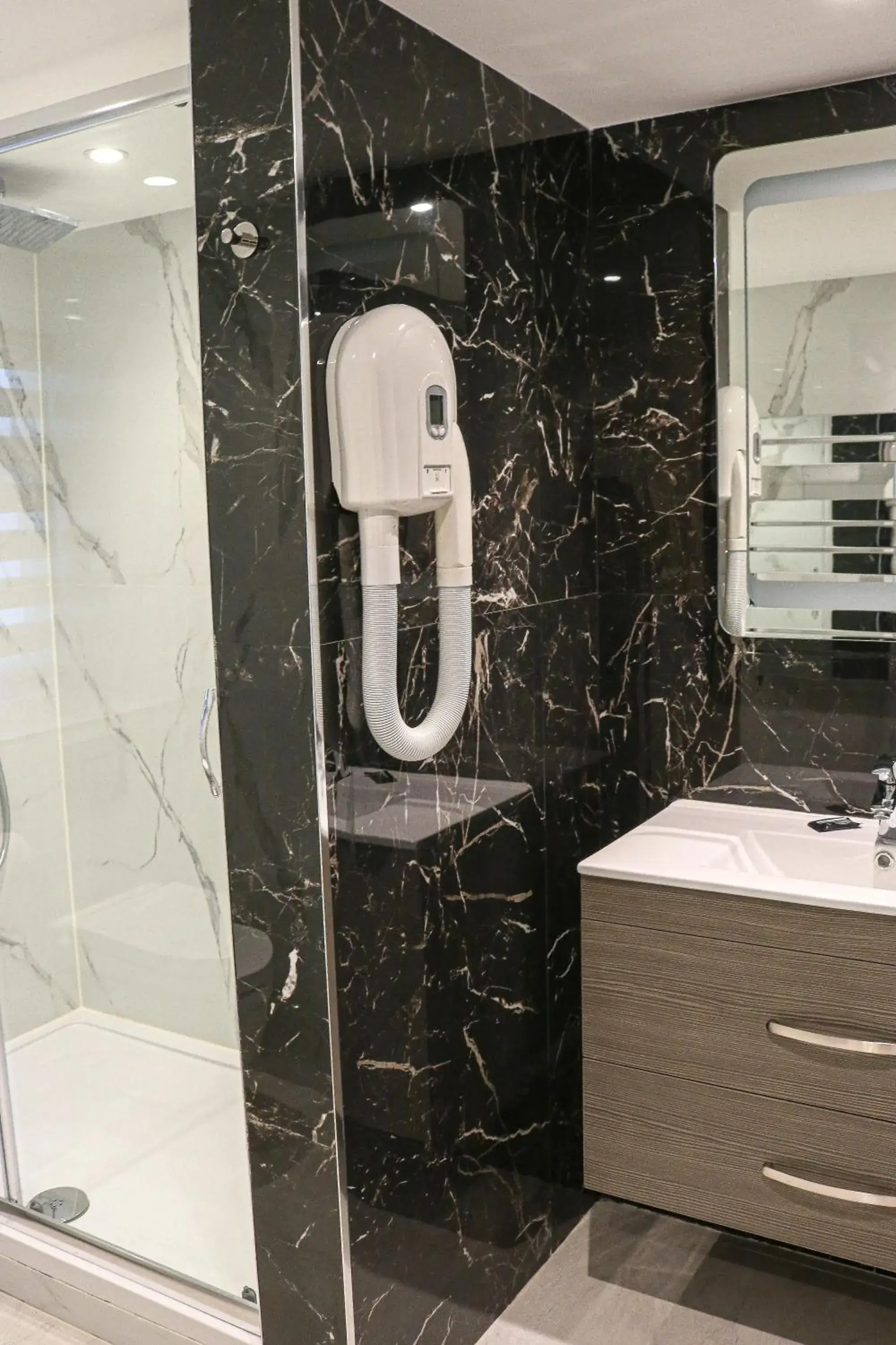 Shower, Bathroom in Imperial Court Studios