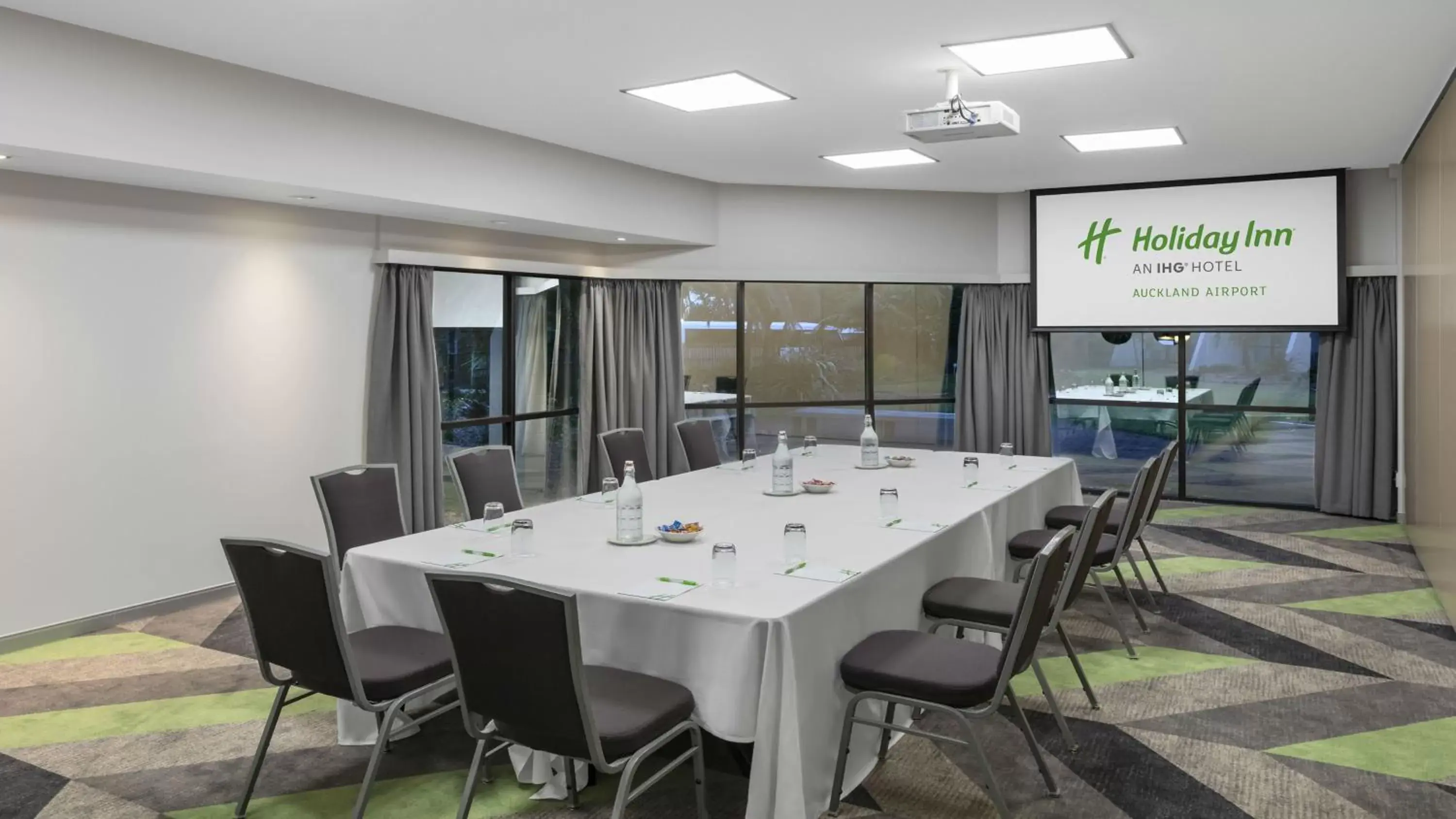 Meeting/conference room in Holiday Inn Auckland Airport, an IHG Hotel