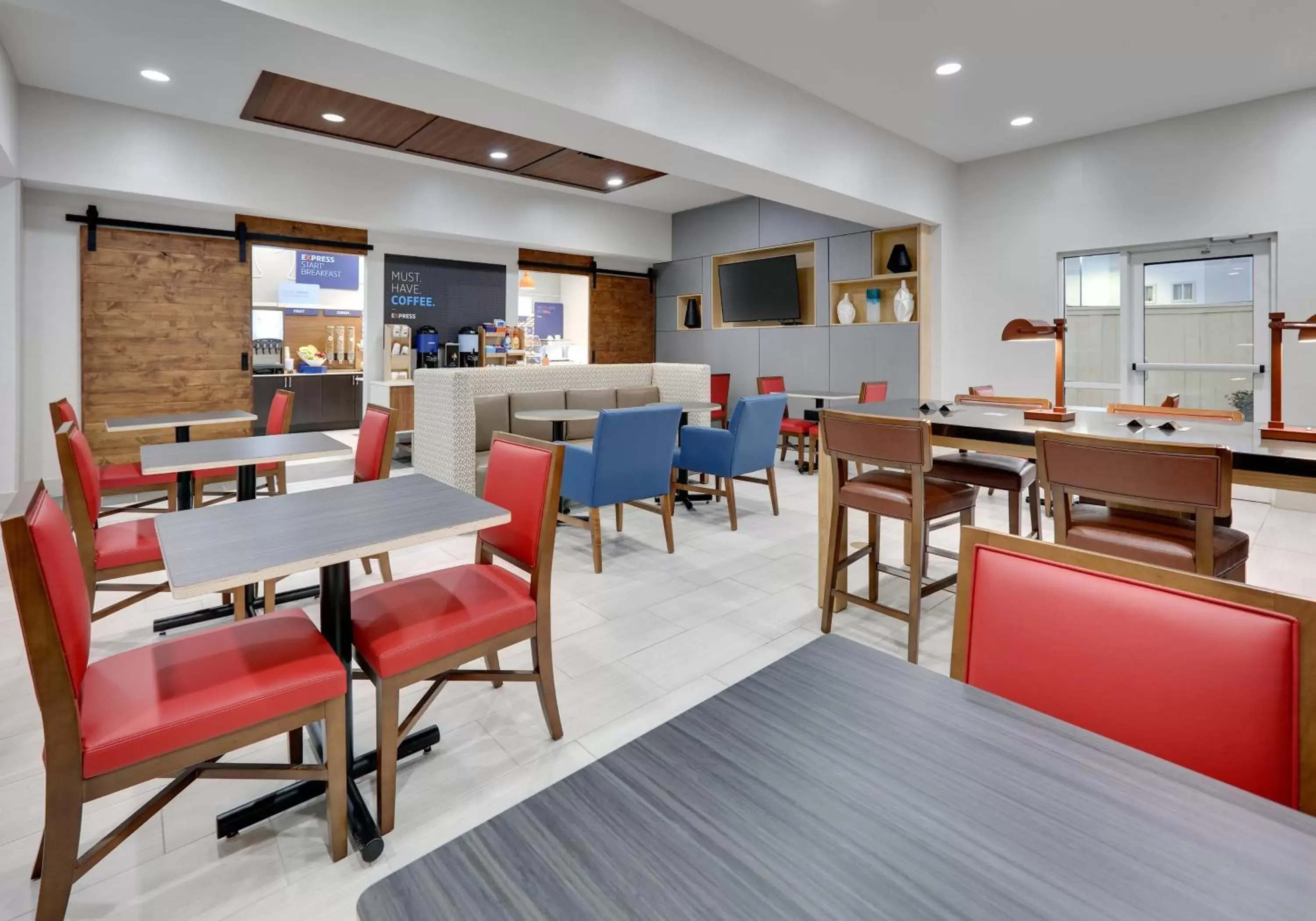 Breakfast, Restaurant/Places to Eat in Holiday Inn Express Hotel & Suites Cleburne, an IHG Hotel